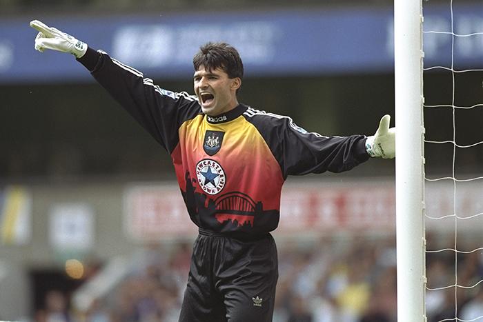 "Pavel Srnicek trong màu áo Newcastle mùa giải 1996-1997" width=