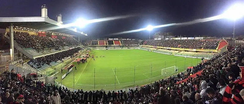 Sân vận động Stadio Pino Zaccheria: Địa điểm thể thao nổi bật tại Foggia, Ý