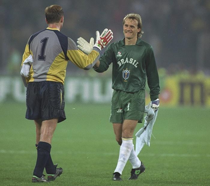 "Thủ môn Claudio Taffarel trong màu áo Brazil tại World Cup 1990" width=