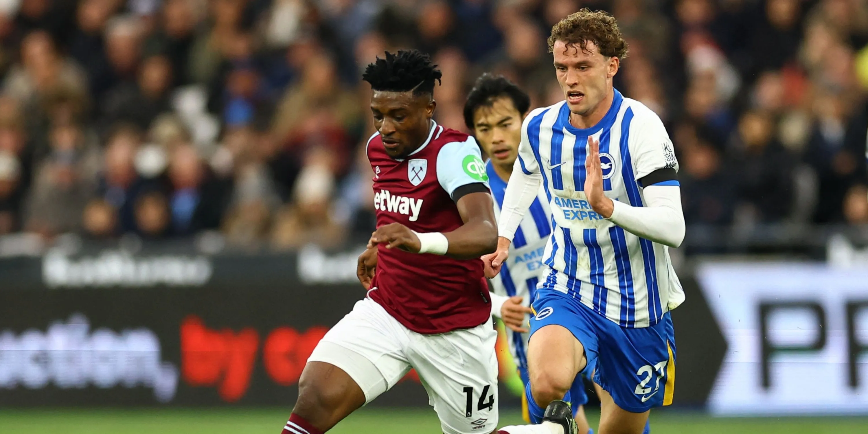 Mohammed Kudus đi bóng trong trận đấu cho West Ham