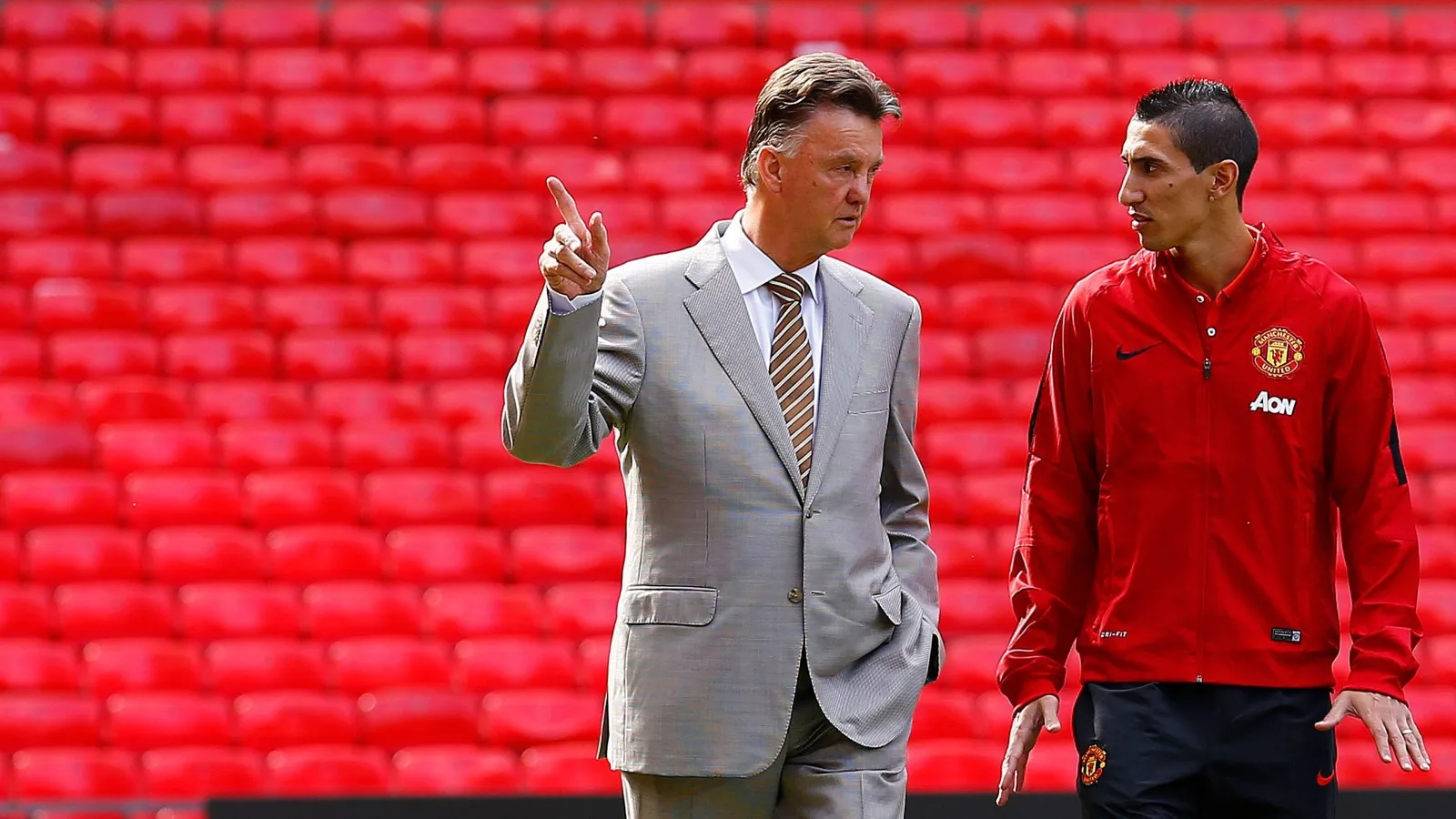 Angel Di Maria và HLV Louis van Gaal trong buổi tập của Manchester United