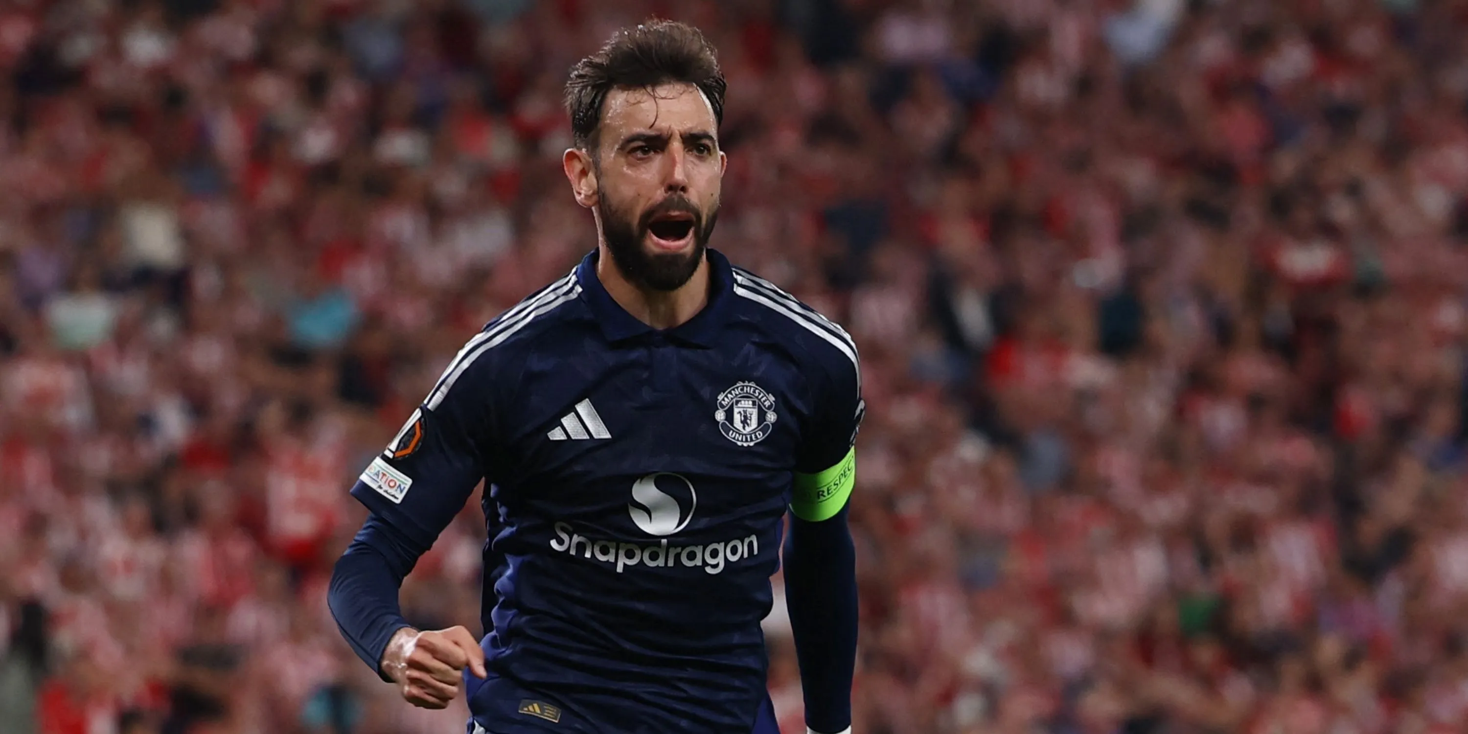 Bruno Fernandes thi đấu cho Manchester United với vẻ mặt đầy quyết tâm