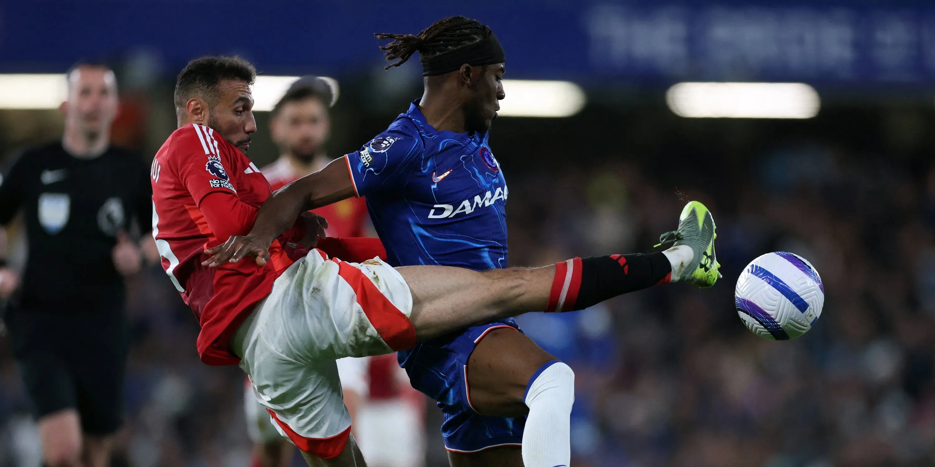 Cận cảnh Noni Madueke trên sân sau khi bỏ lỡ cơ hội trước Man Utd