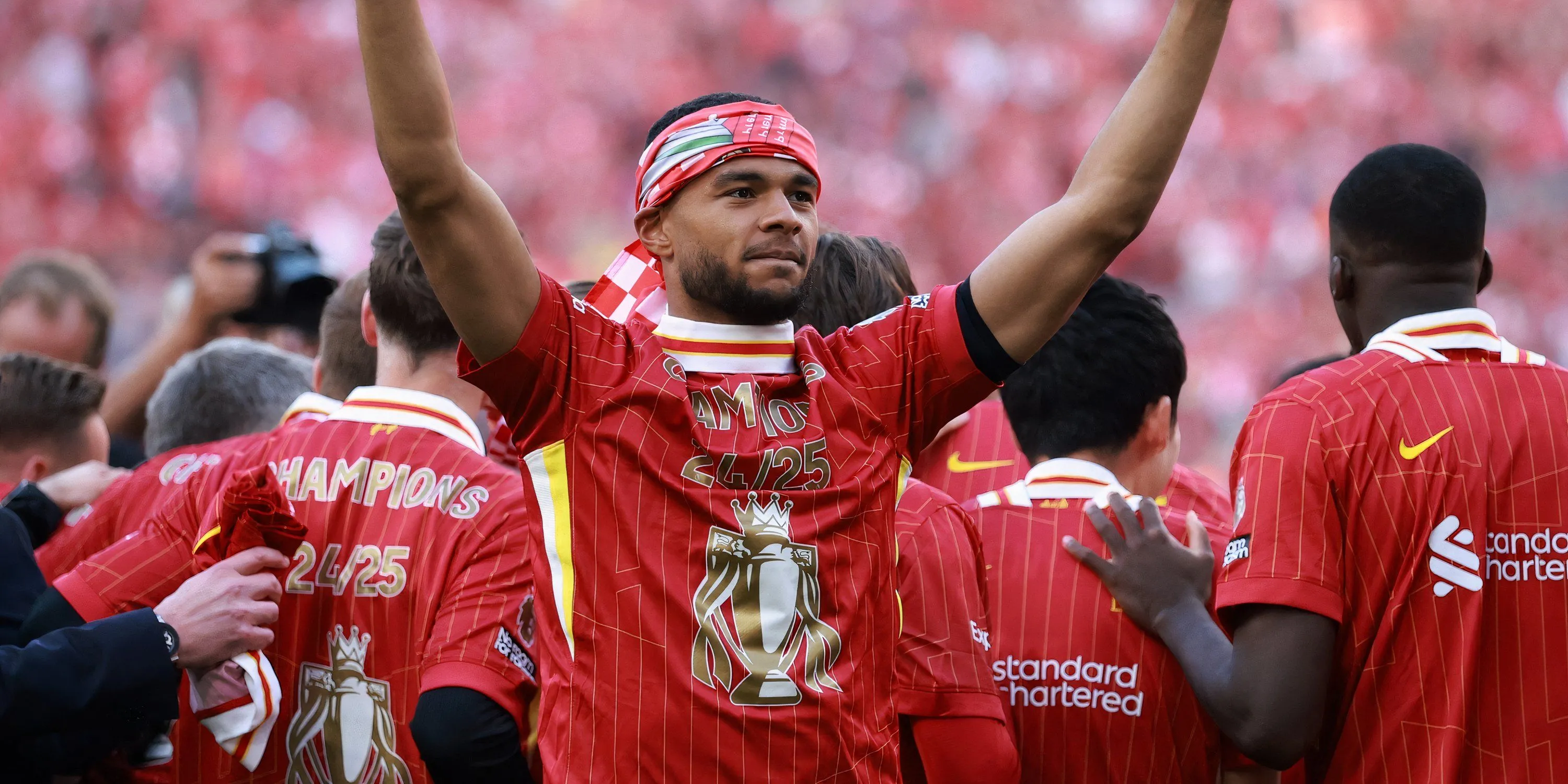 Cody Gakpo ăn mừng chức vô địch Premier League cùng Liverpool