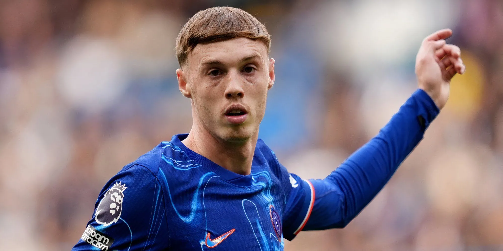 Cole Palmer ăn mừng bàn thắng cho Chelsea vào lưới Liverpool