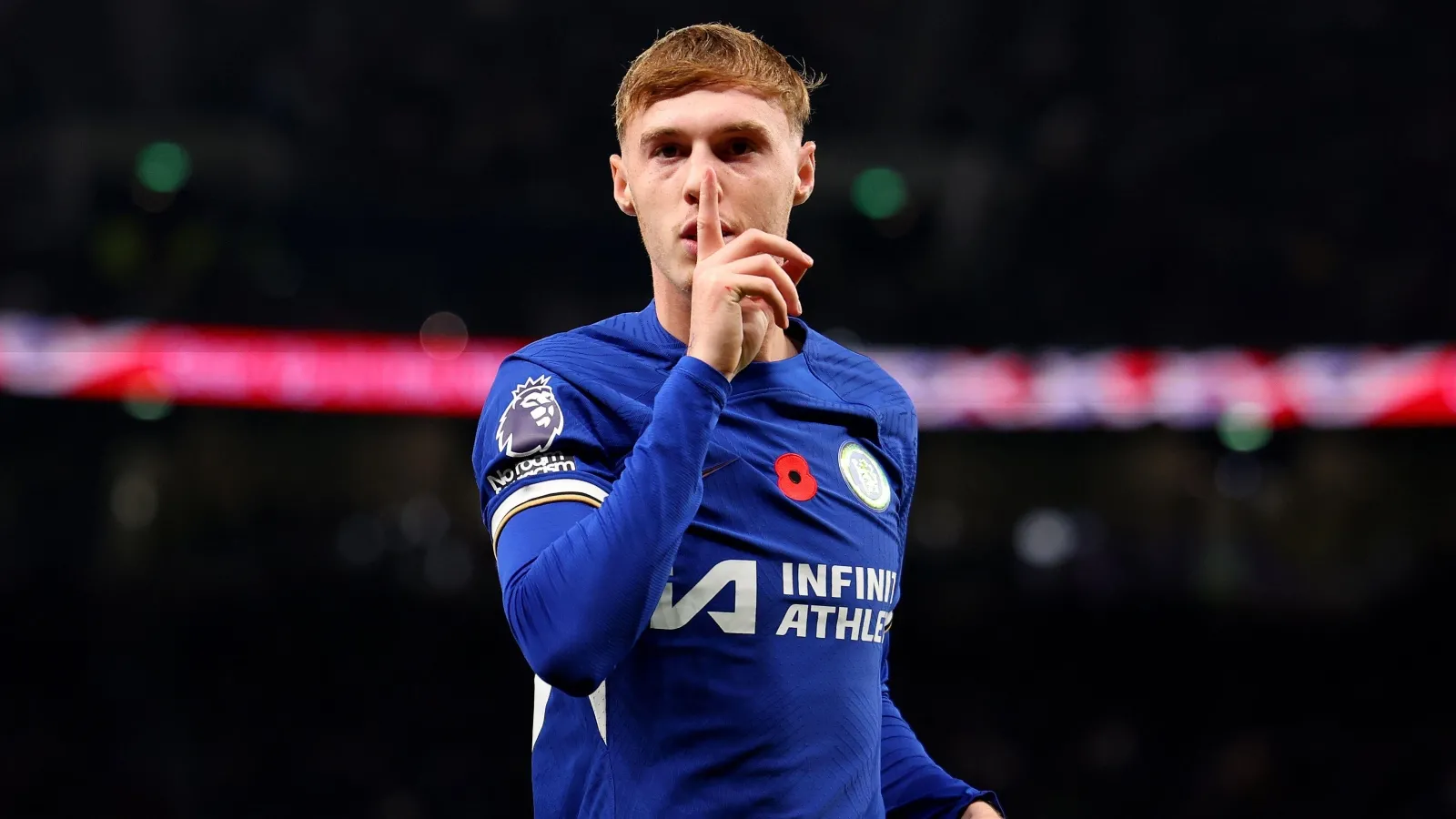 Cole Palmer ăn mừng bàn thắng trong màu áo Chelsea