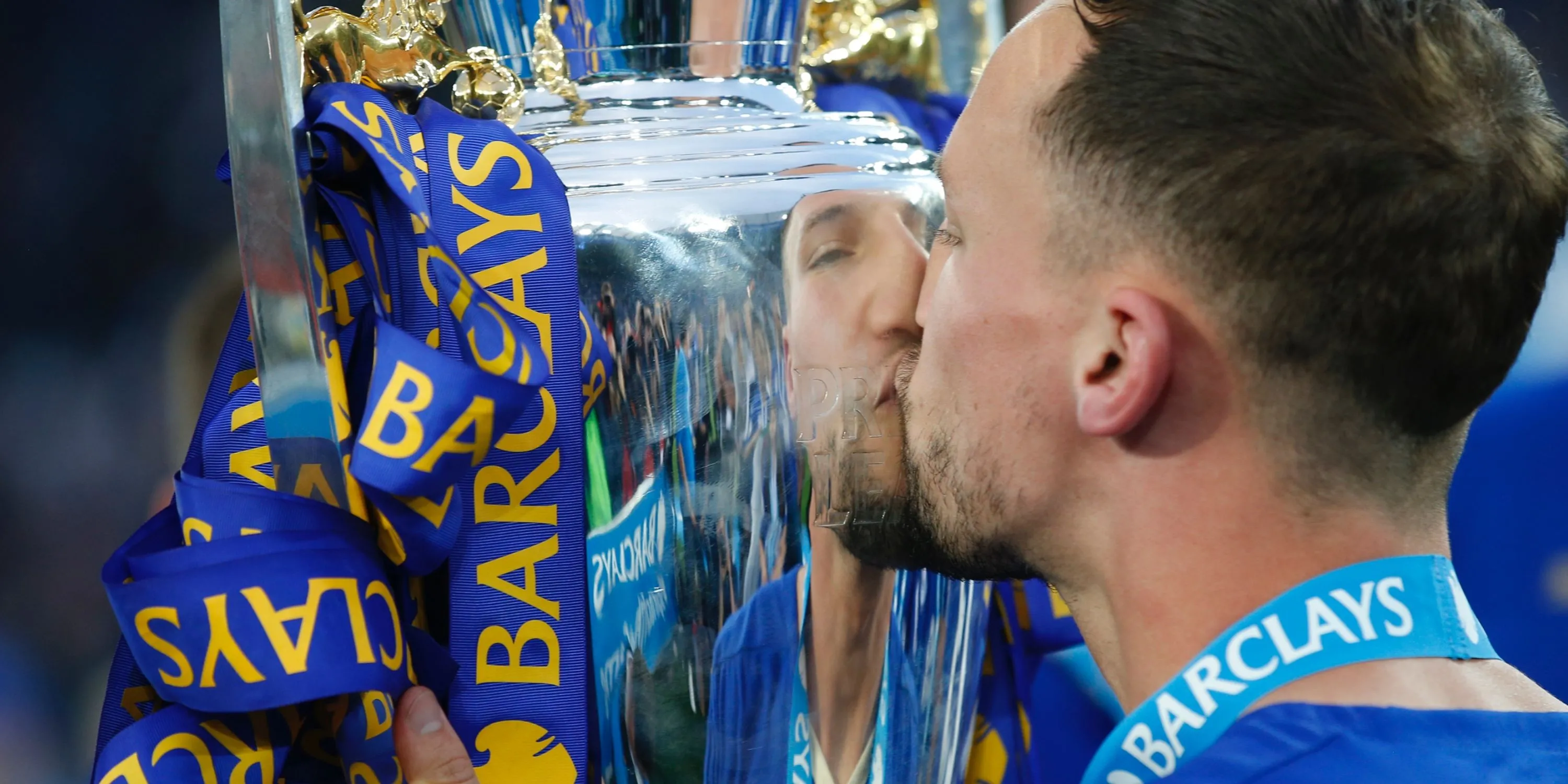 Danny Drinkwater trong màu áo Chelsea thi đấu tại một trận cầu đỉnh cao