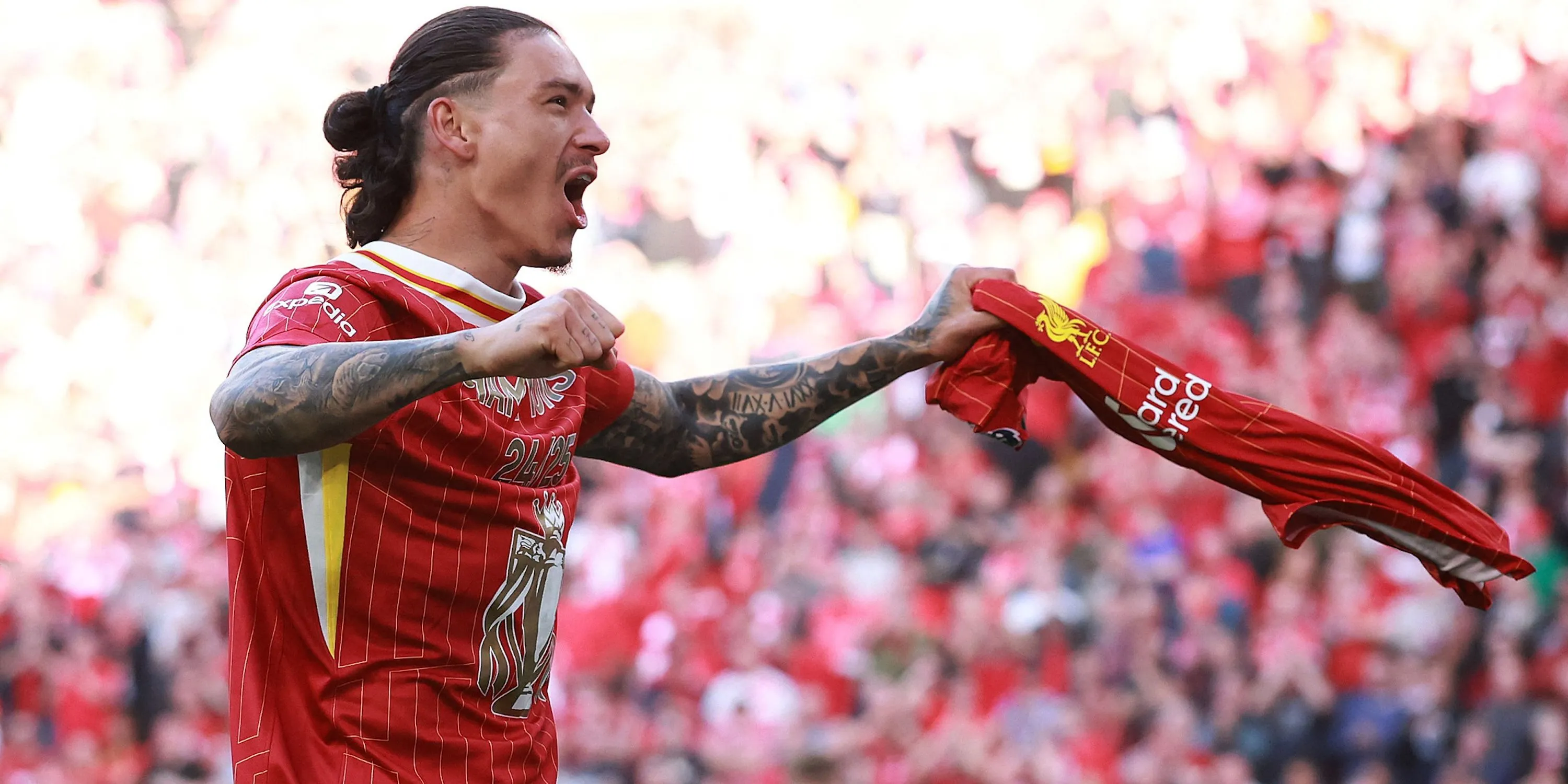 Darwin Nunez ăn mừng chức vô địch Premier League cùng Liverpool, nhưng tương lai còn bỏ ngỏ