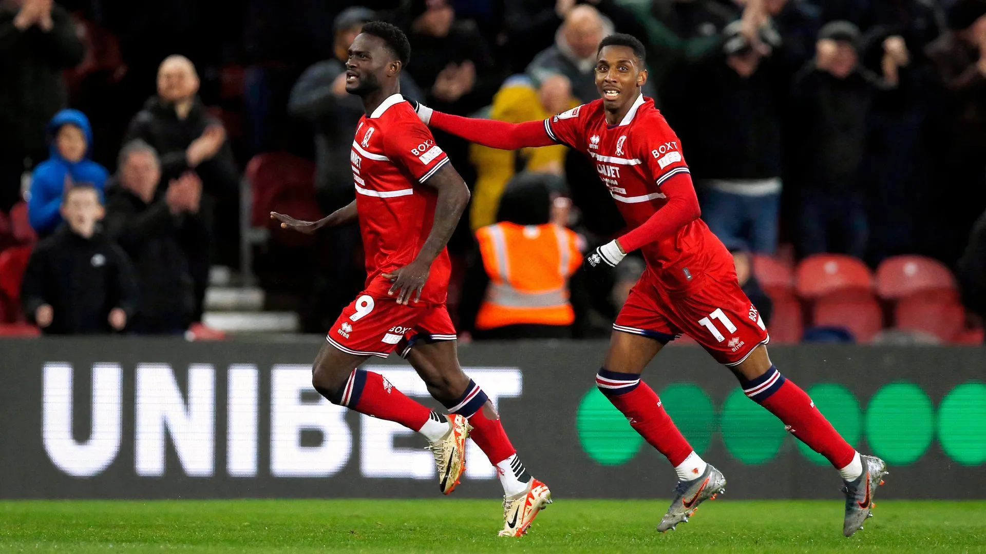 Emmanuel Latte Lath ăn mừng bàn thắng trong màu áo Middlesbrough tại Championship