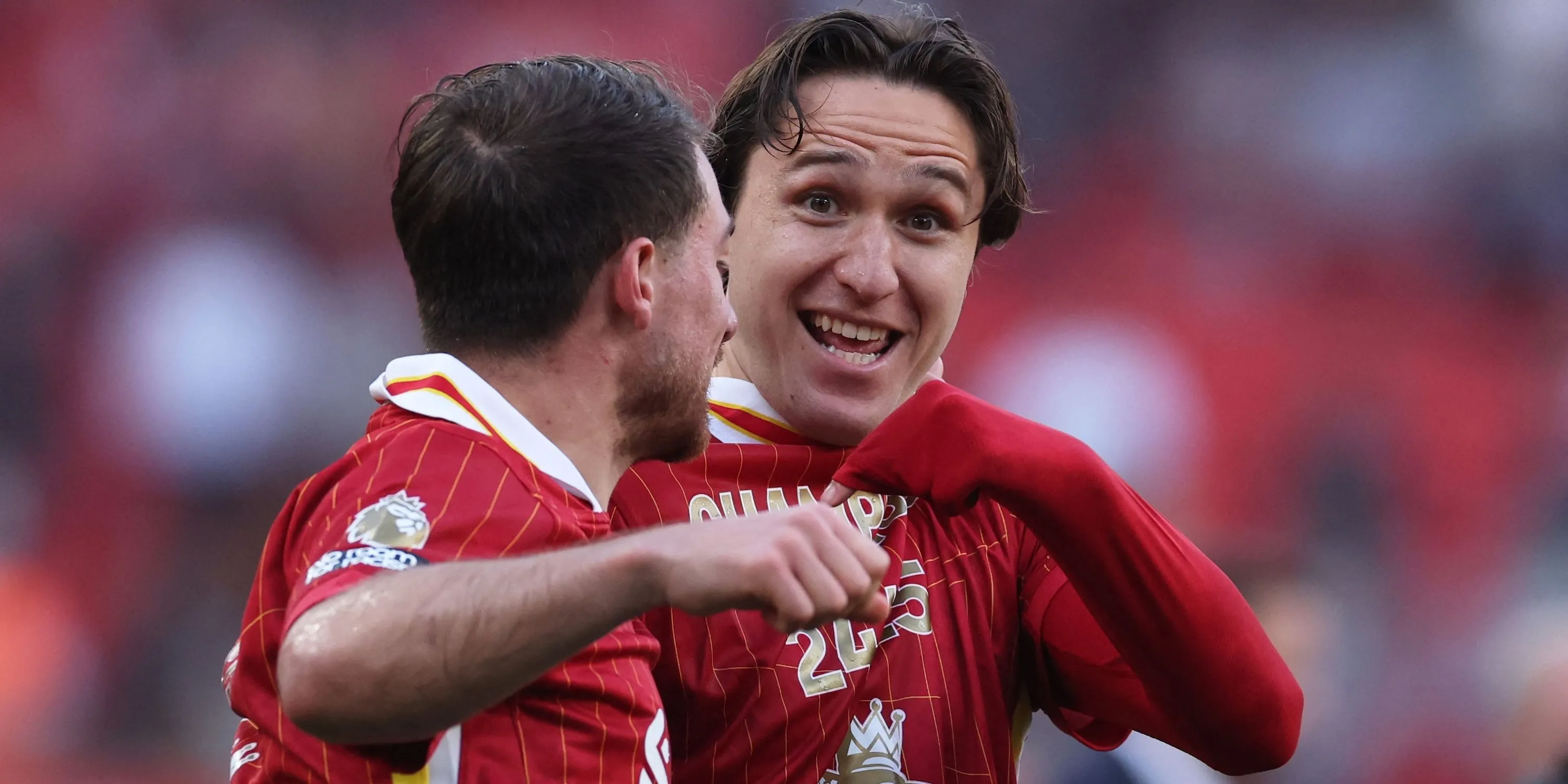 Federico Chiesa và Alexis Mac Allister trong buổi tập của Liverpool