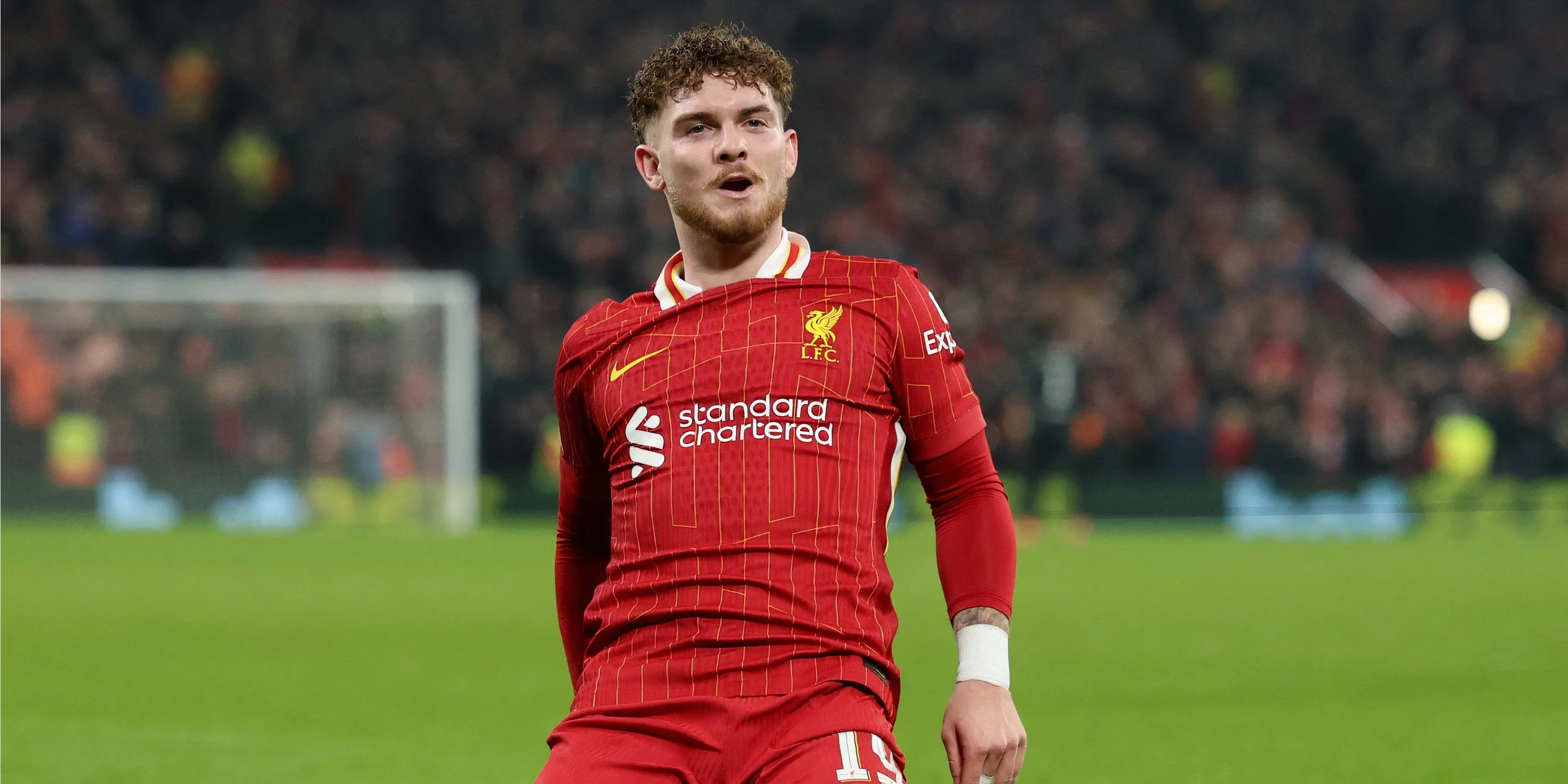 Harvey Elliott ăn mừng sau khi ghi bàn cho Liverpool