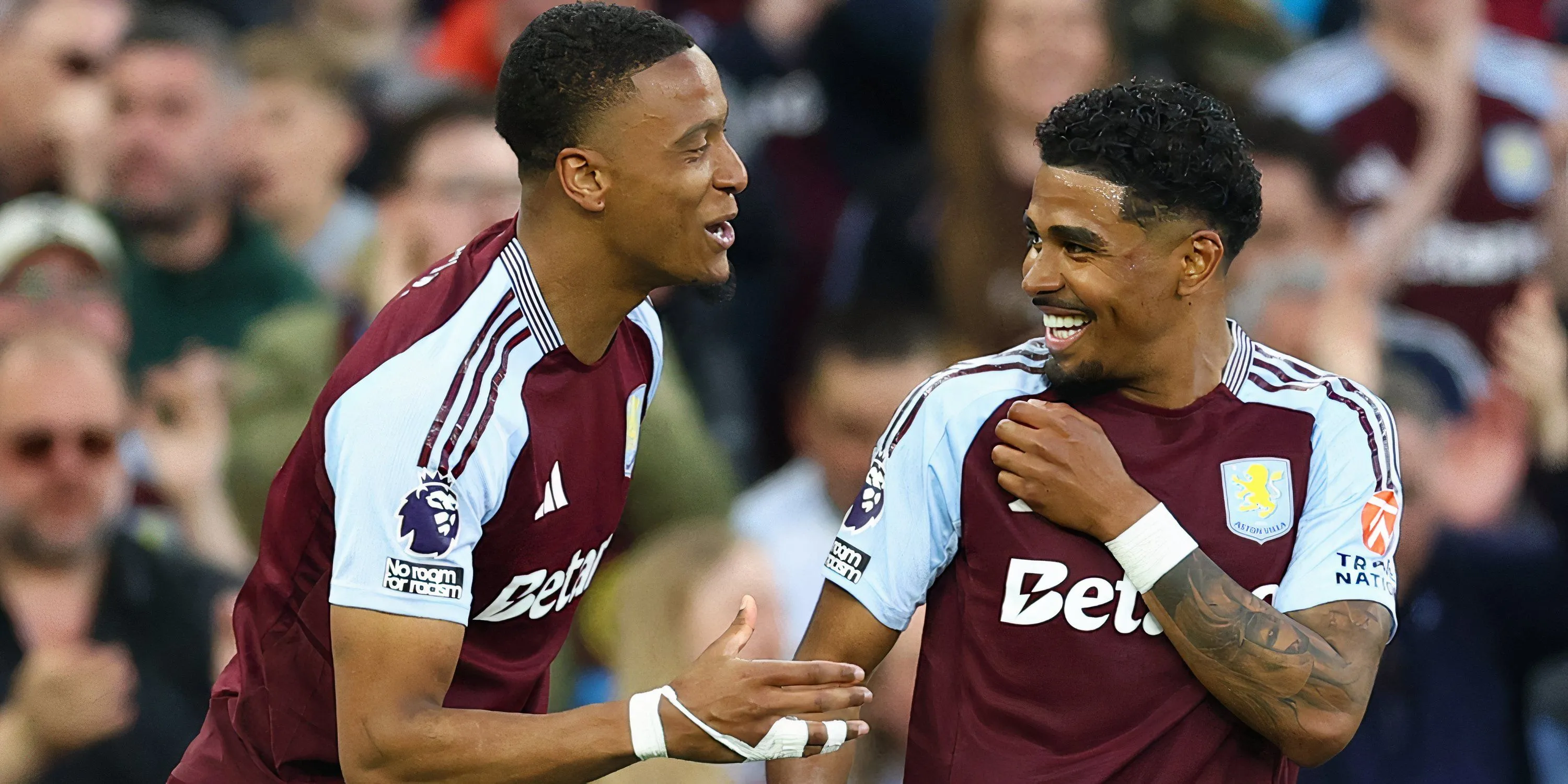 Hậu vệ Ezri Konsa ăn mừng bàn thắng cho Aston Villa