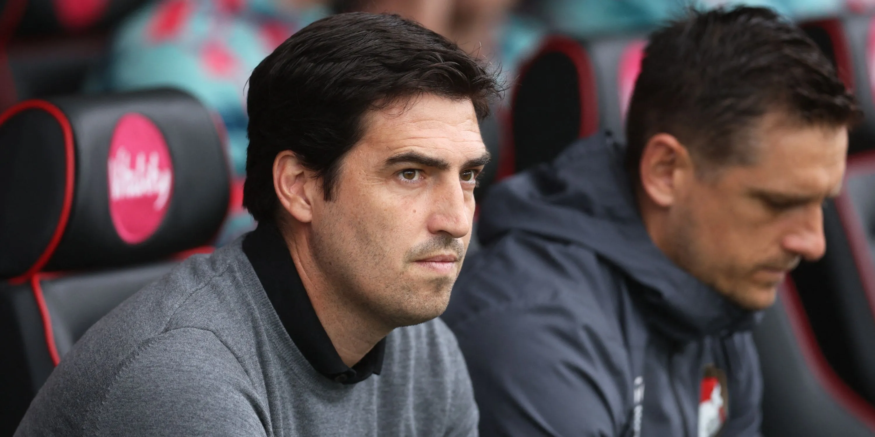 HLV Andoni Iraola của Bournemouth trong một buổi họp báo tại Premier League