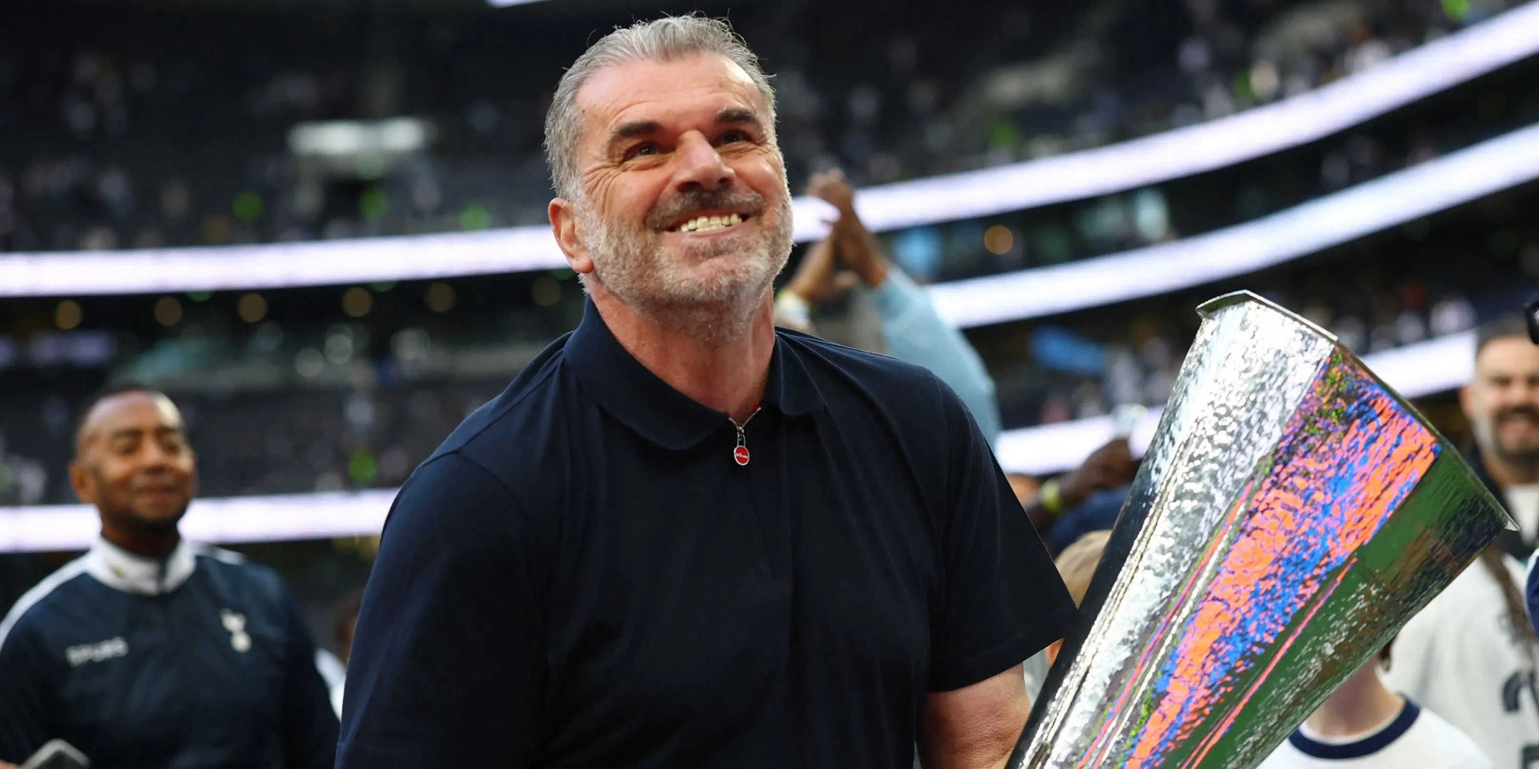 HLV Ange Postecoglou chỉ đạo trận đấu của Tottenham tại Premier League