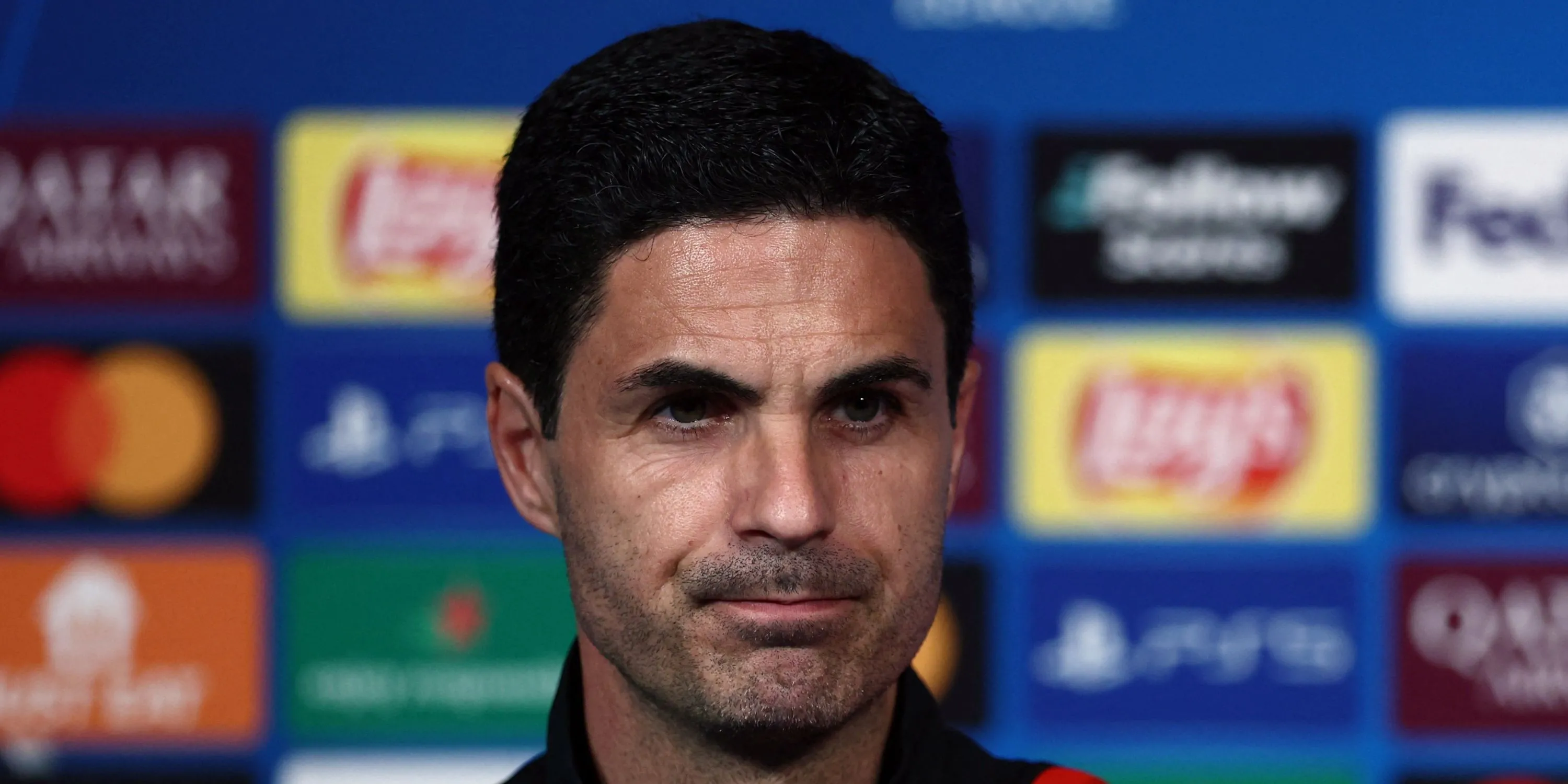 HLV Mikel Arteta chỉ đạo trận đấu của Arsenal tại Premier League