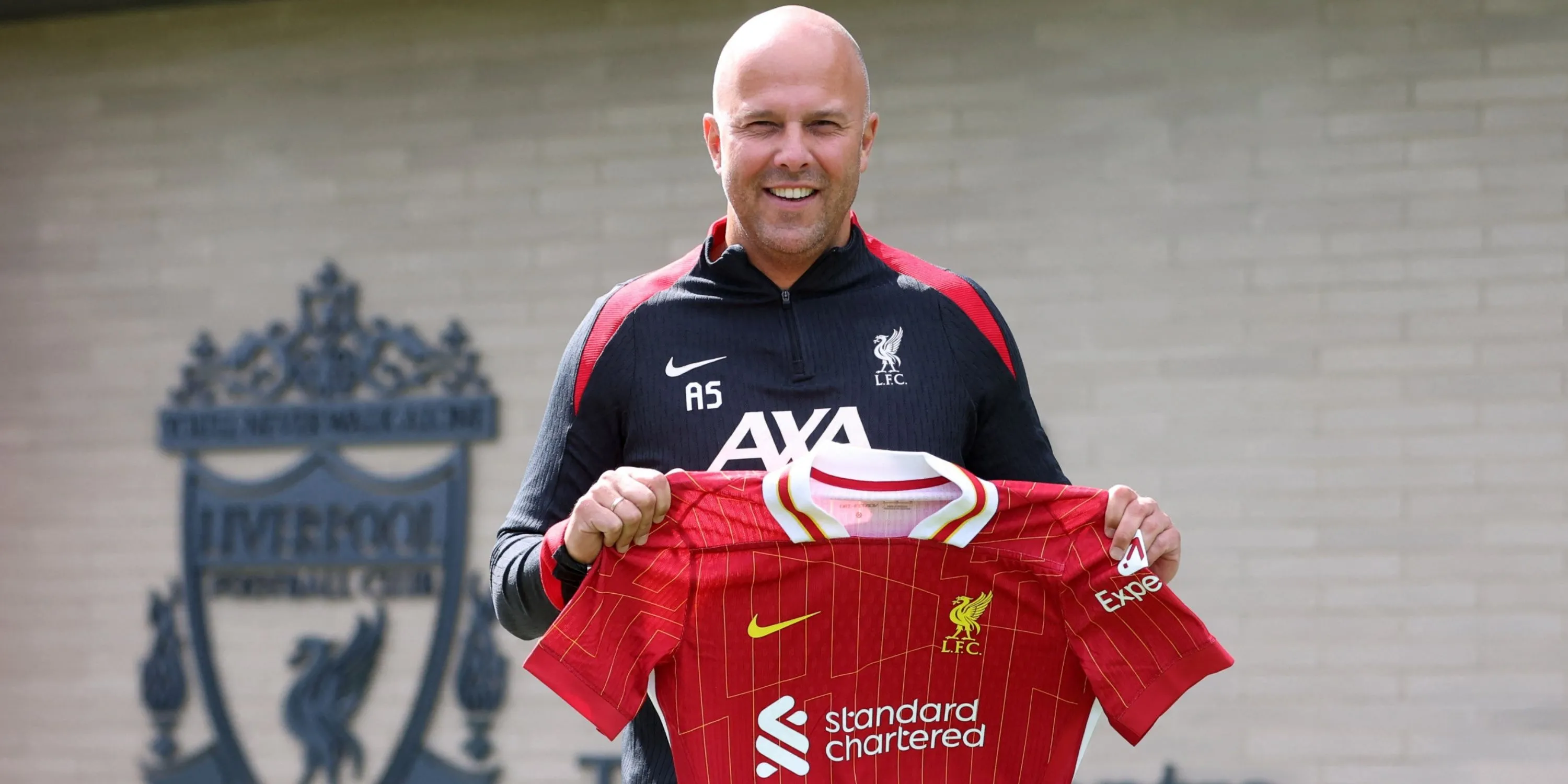 HLV mới Arne Slot của Liverpool trong buổi họp báo ra mắt, bắt đầu hành trình tại Premier League