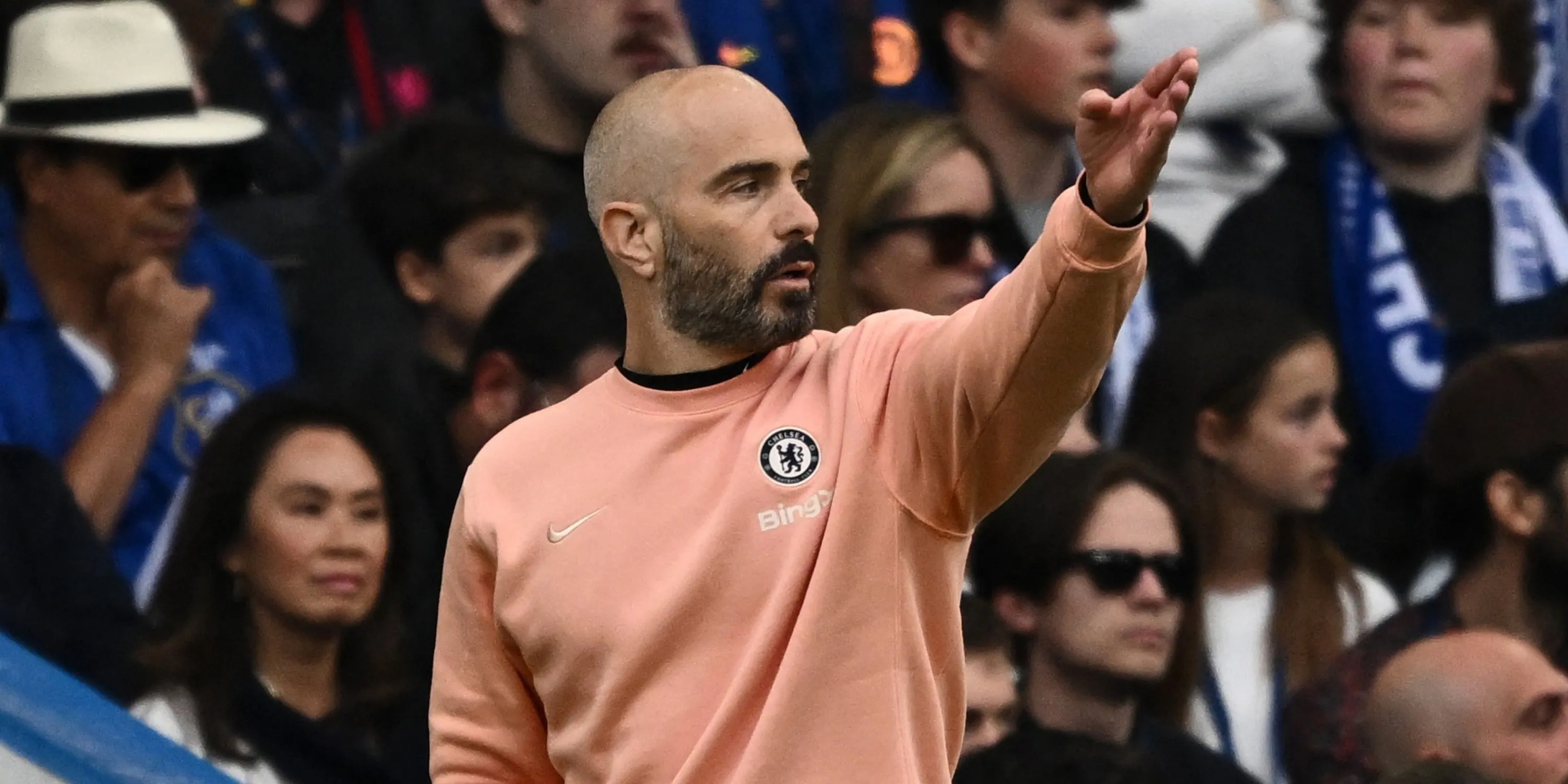 Huấn luyện viên Enzo Maresca của Chelsea chỉ đạo trong trận đấu Ngoại hạng Anh