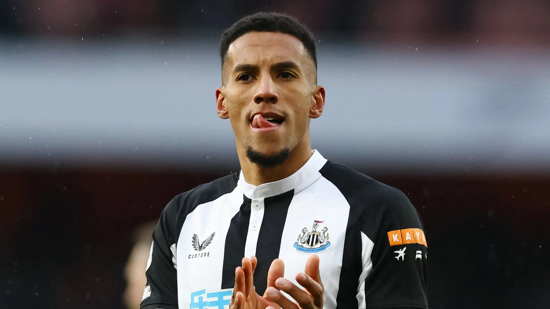 Isaac Hayden trong màu áo Portsmouth