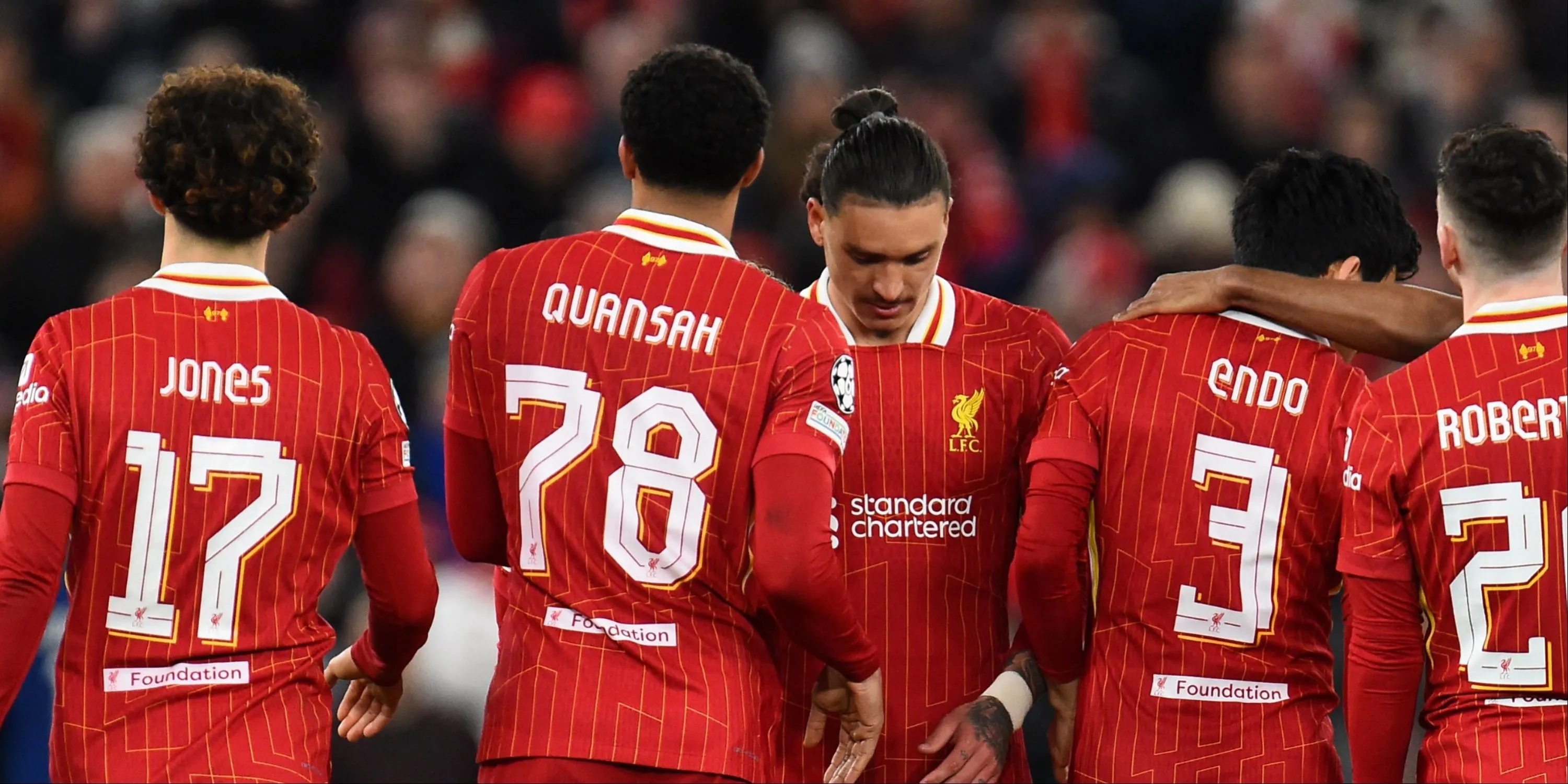 Jarell Quansah (thứ hai từ trái) cùng các đồng đội Liverpool