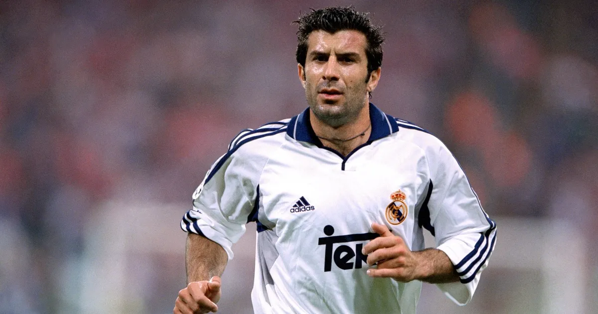 Luis Figo trong màu áo Real Madrid thi đấu tại Champions League