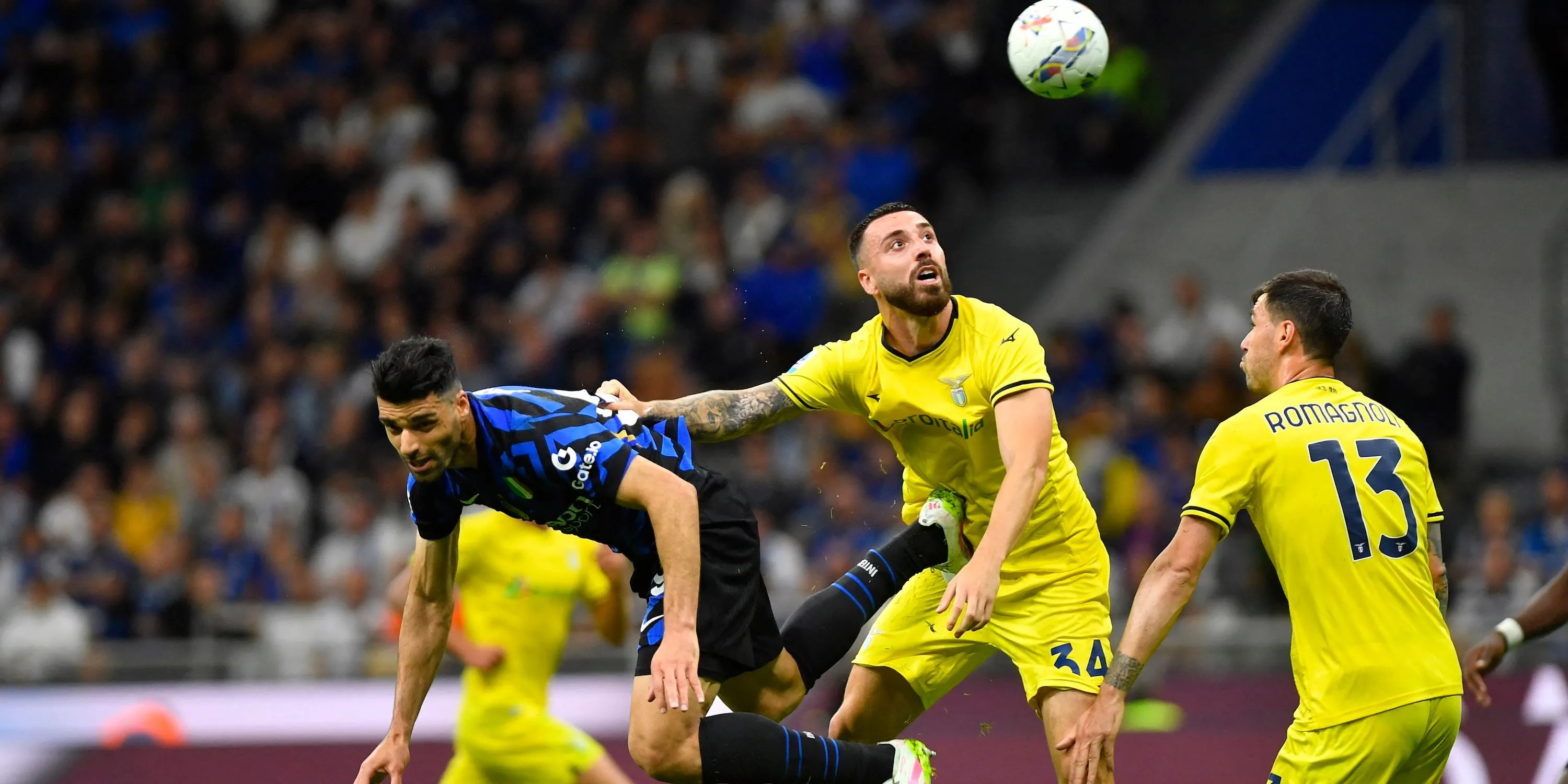 Mario Gila, mục tiêu của Wolves, trong màu áo Lazio