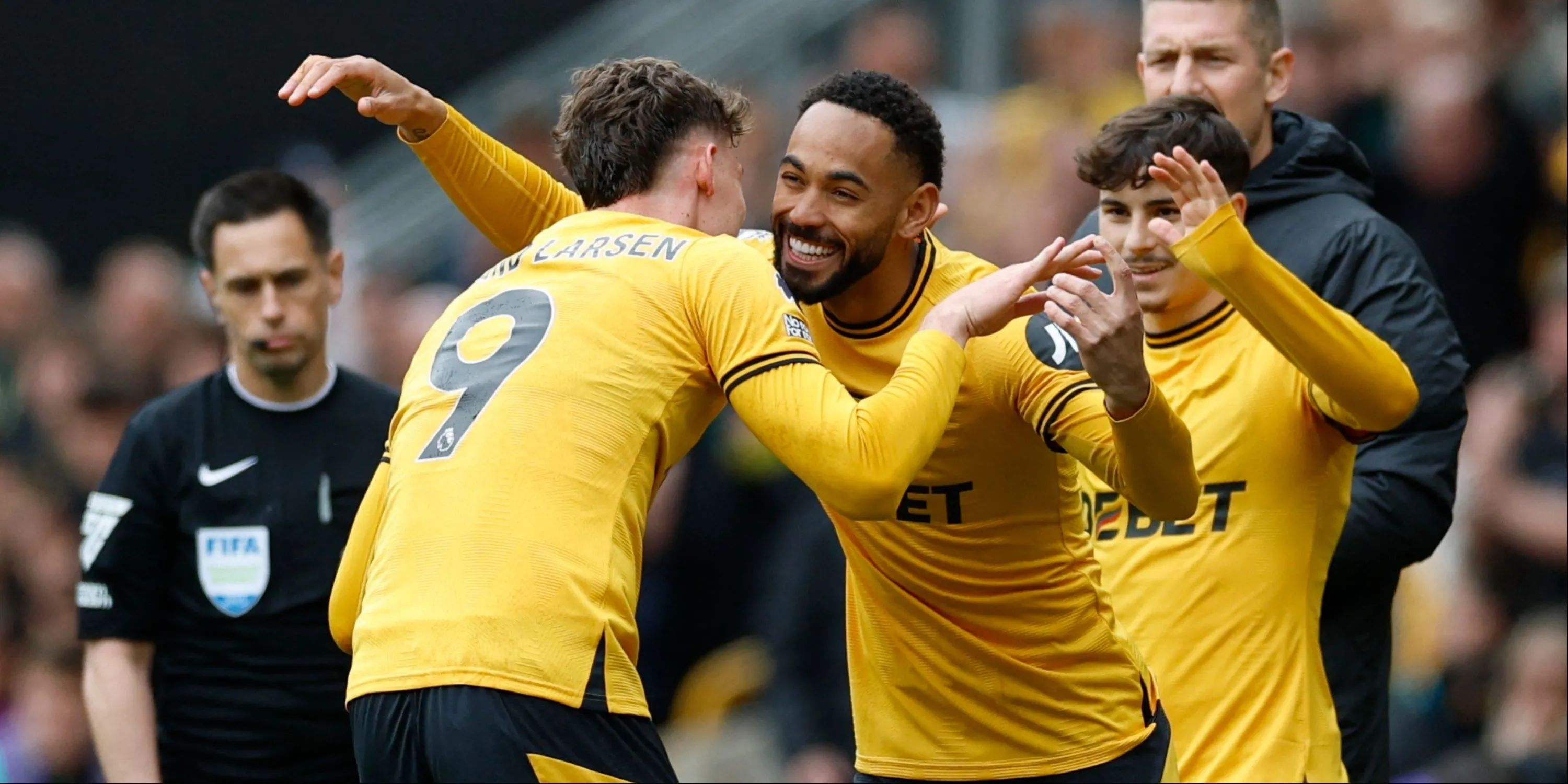 Matheus Cunha (trái) và đồng đội tại Wolves