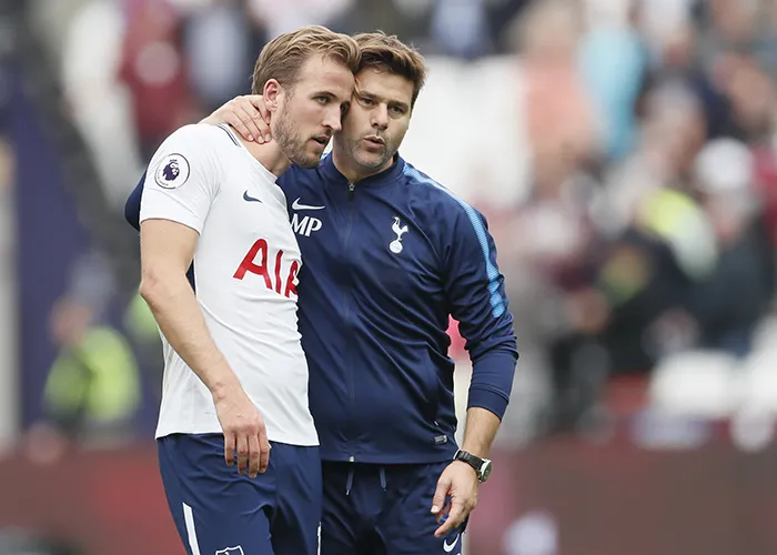 Mauricio Pochettino và tiền đạo chủ lực Harry Kane của Tottenham