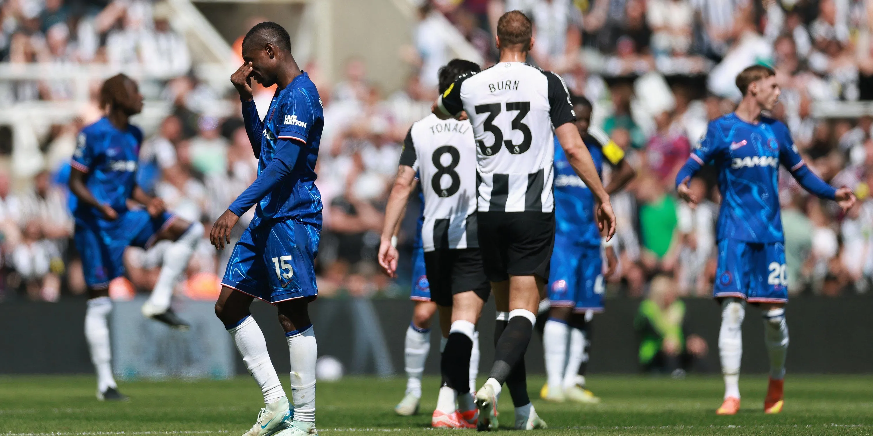 Nicolas Jackson nhận thẻ đỏ trong trận thua của Chelsea trước Newcastle