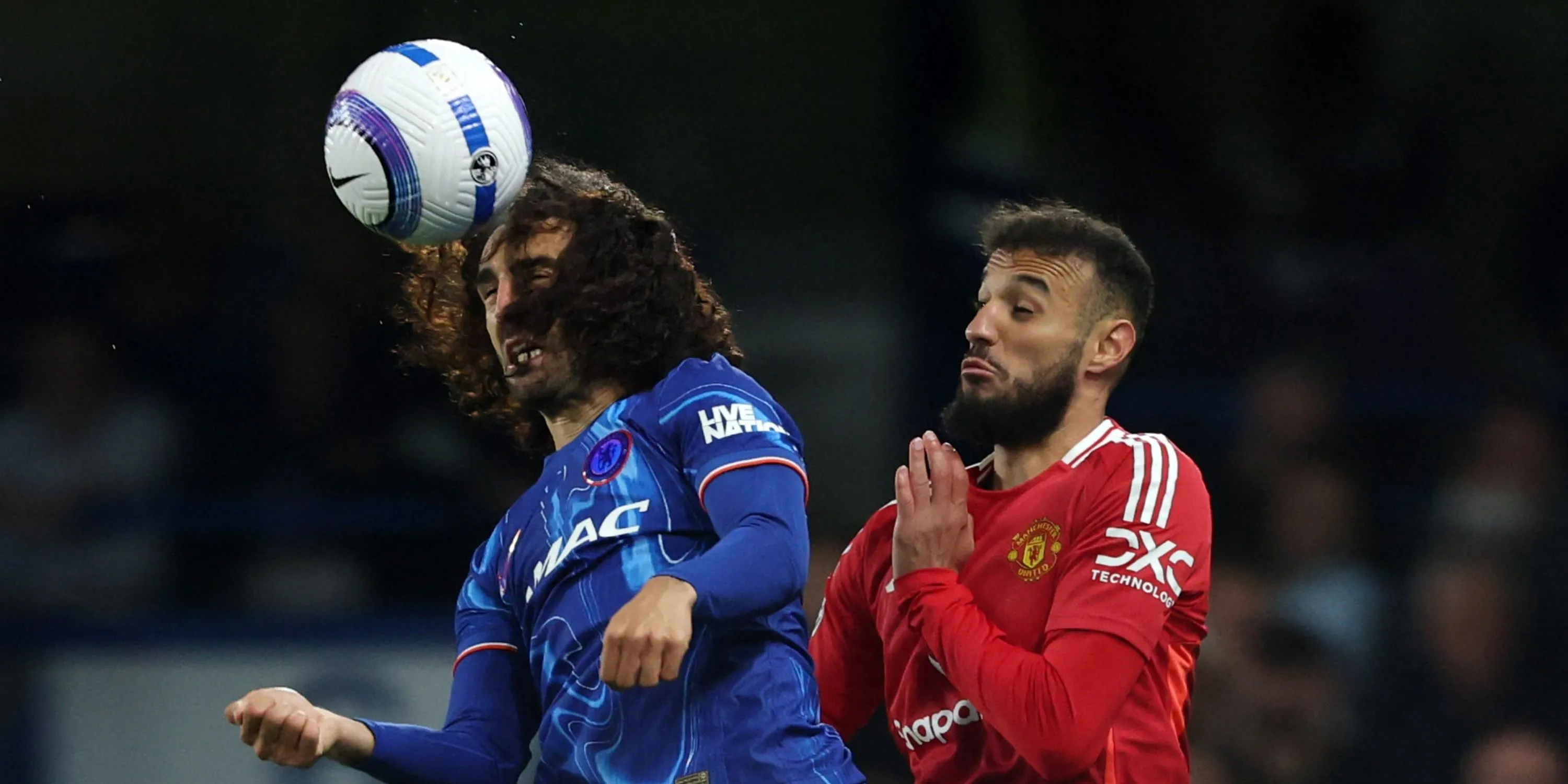 Noussair Mazraoui thi đấu ở vị trí wing-back cho MU trước Chelsea