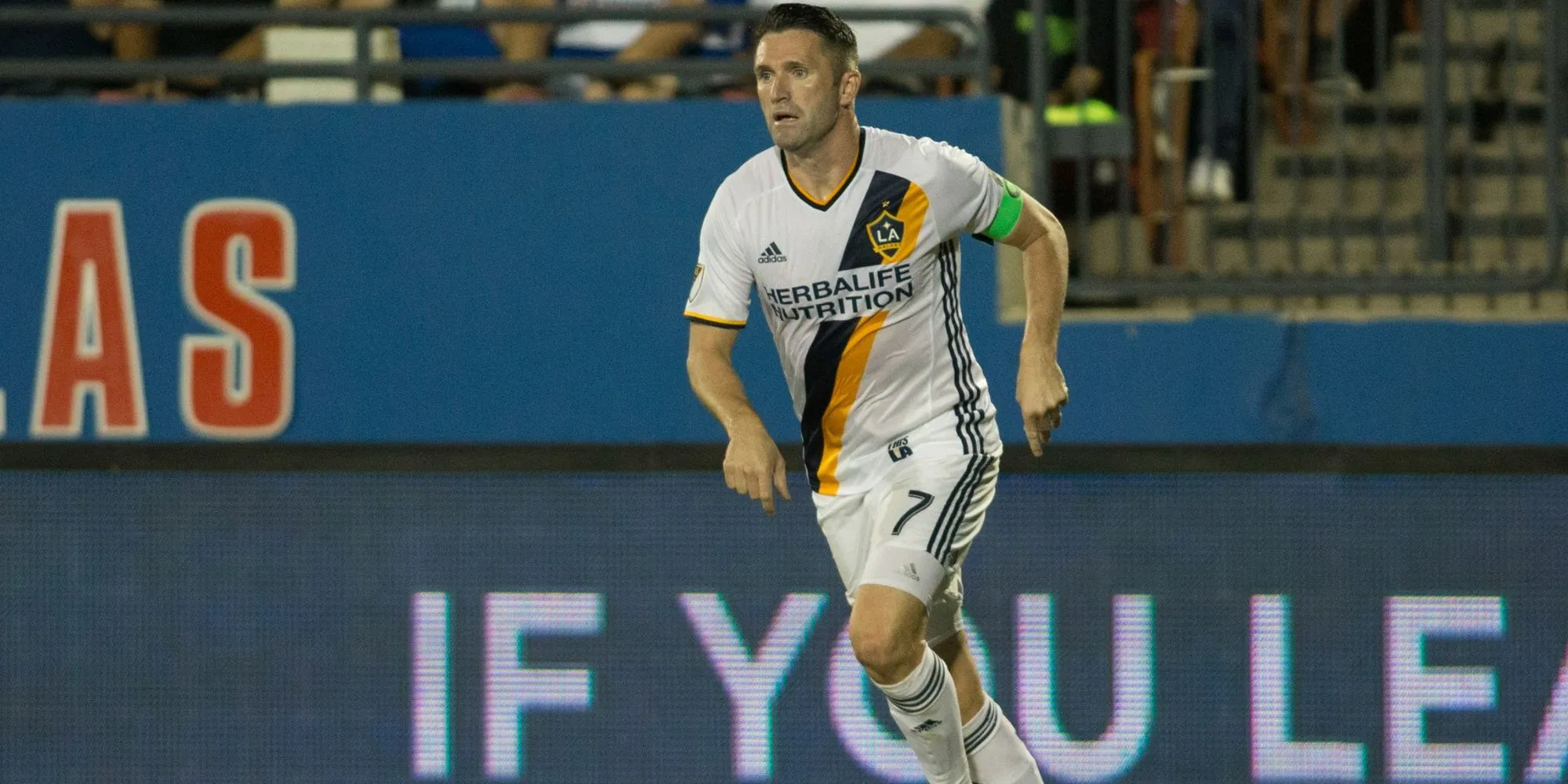 Robbie Keane ăn mừng bàn thắng cho LA Galaxy ở MLS