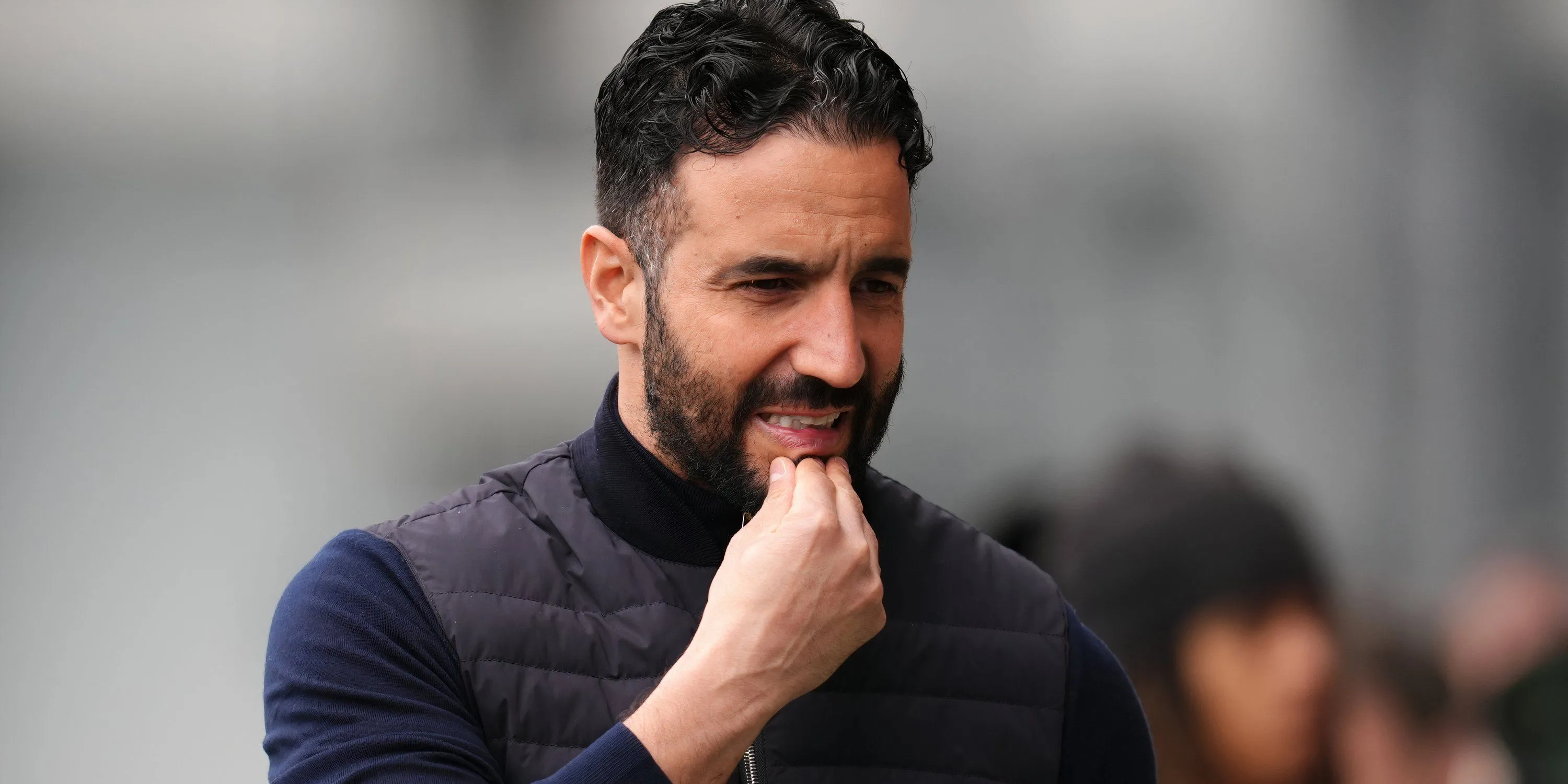 Ruben Amorim đang chỉ đạo chiến thuật cho các cầu thủ Man Utd