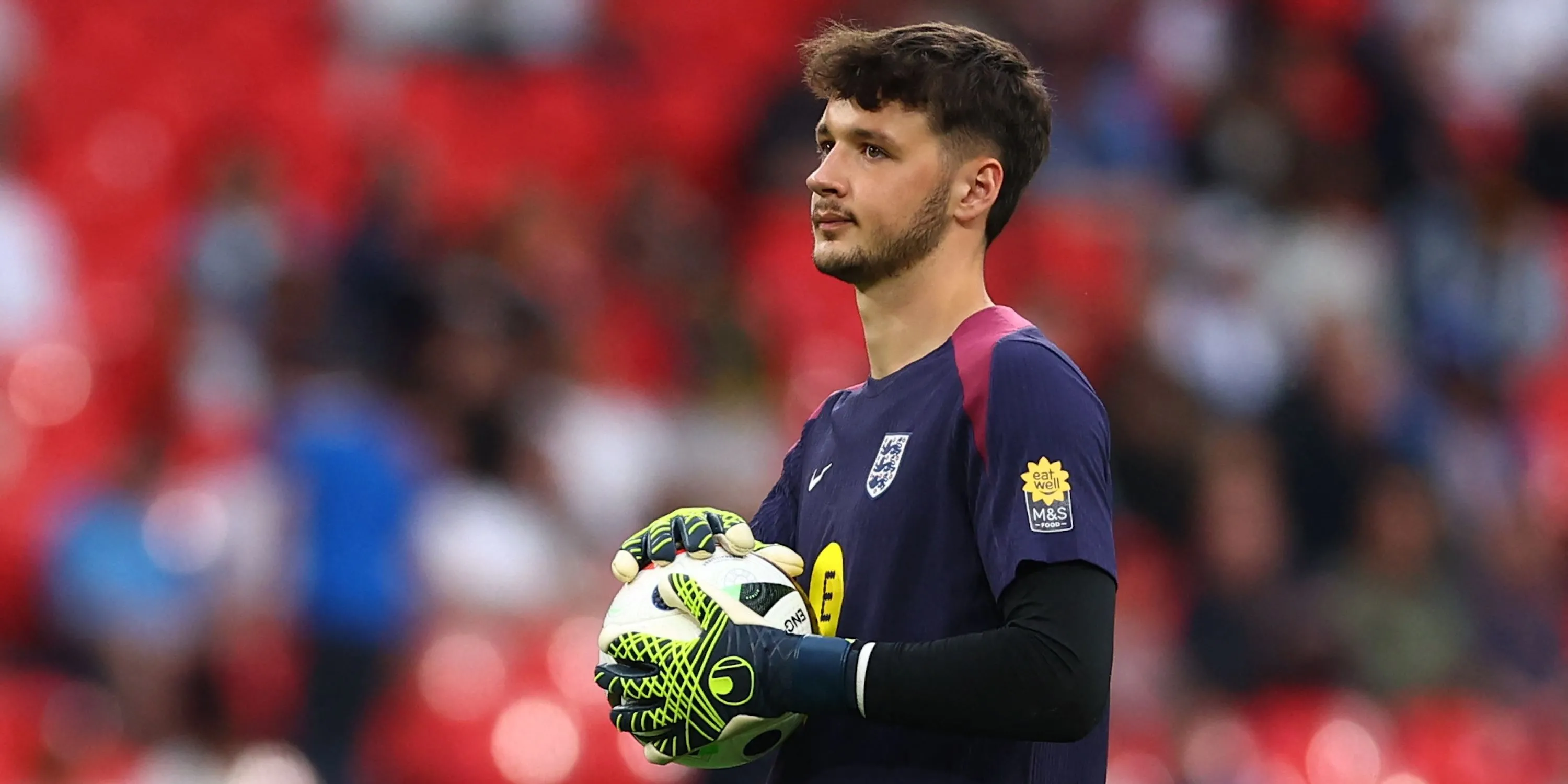 Thủ môn James Trafford trong buổi tập cùng đội tuyển U21 Anh, nơi anh và Anthony Gordon từng thi đấu.