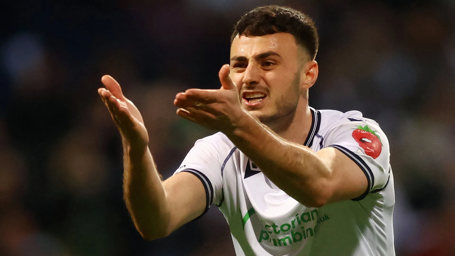 Tiền đạo Aaron Collins của Bolton Wanderers, một mục tiêu tiềm năng cho Sheffield Wednesday