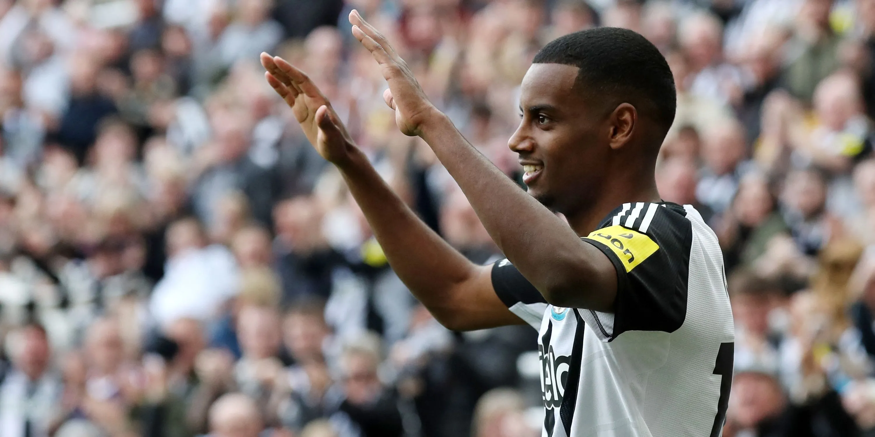 Tiền đạo Alexander Isak ăn mừng bàn thắng cho Newcastle United