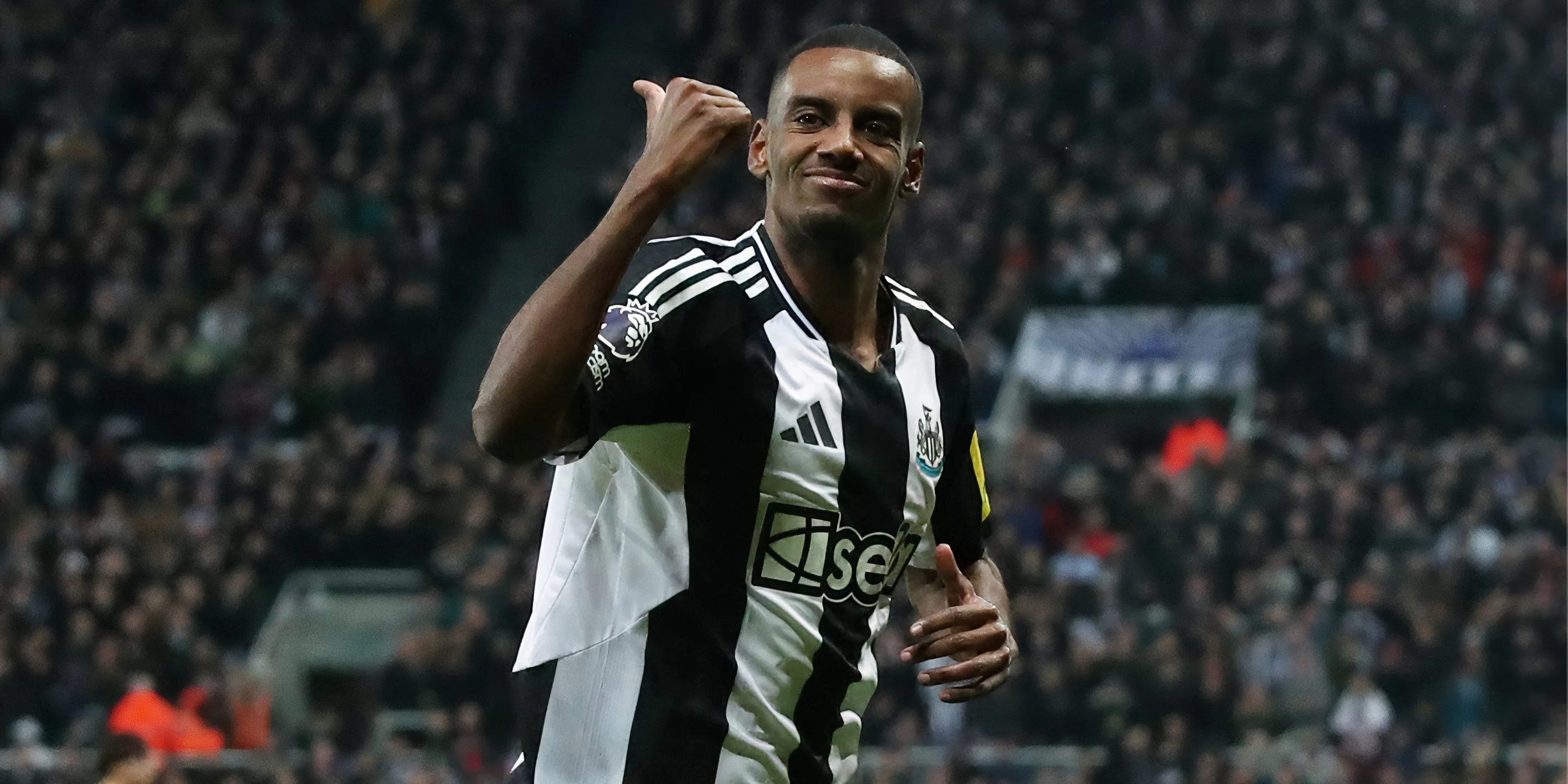 Tiền đạo Alexander Isak ăn mừng bàn thắng cho Newcastle