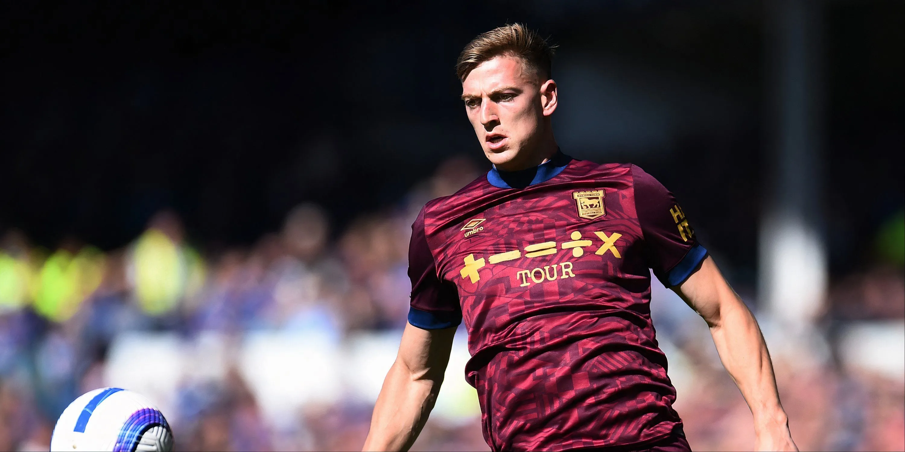 Tiền đạo Liam Delap trong màu áo Ipswich Town thi đấu tại Premier League
