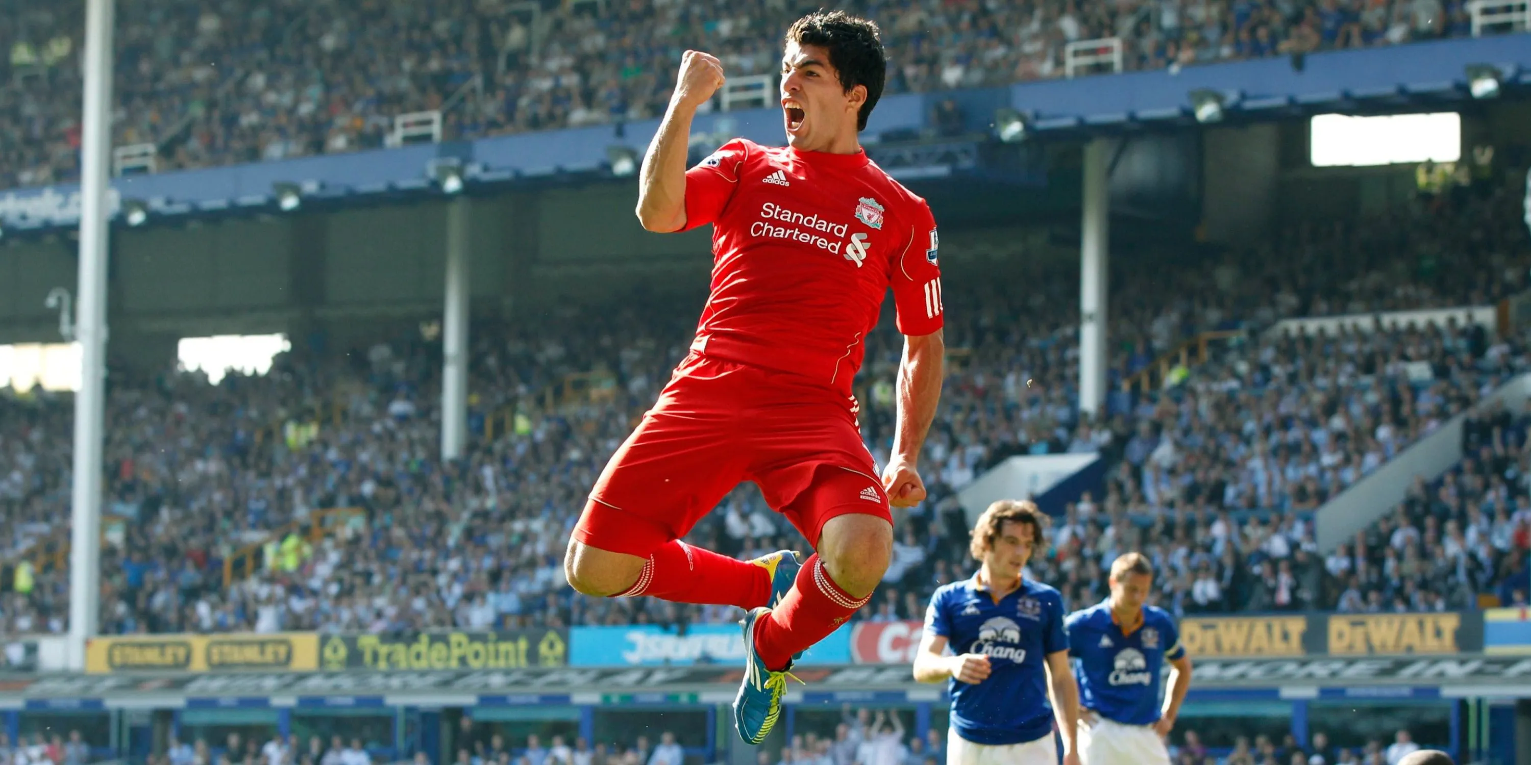 Tiền đạo Luis Suarez ăn mừng khi còn khoác áo Liverpool