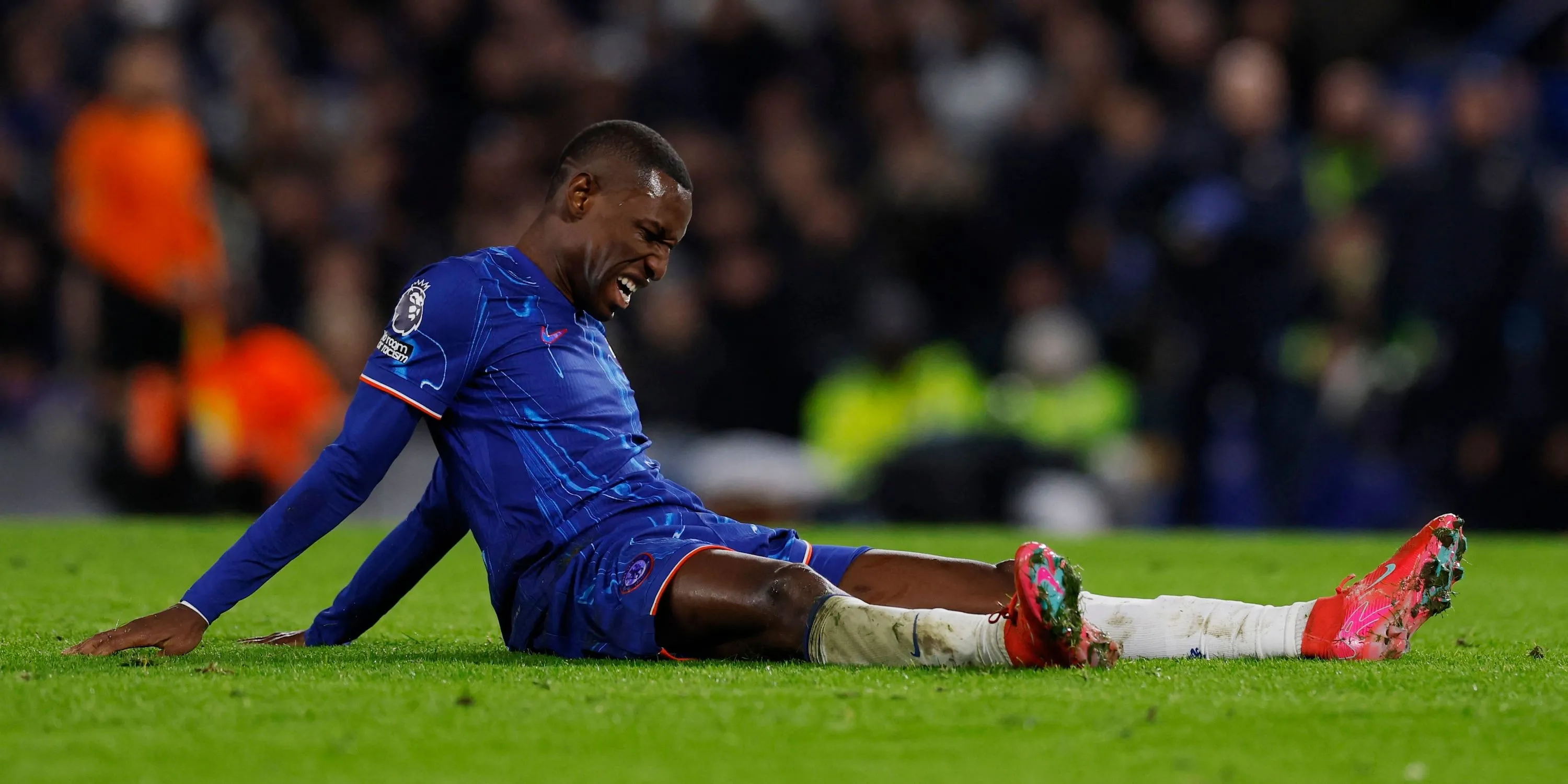 Tiền đạo Nicolas Jackson của Chelsea thể hiện sự không hài lòng trên sân Ngoại hạng Anh