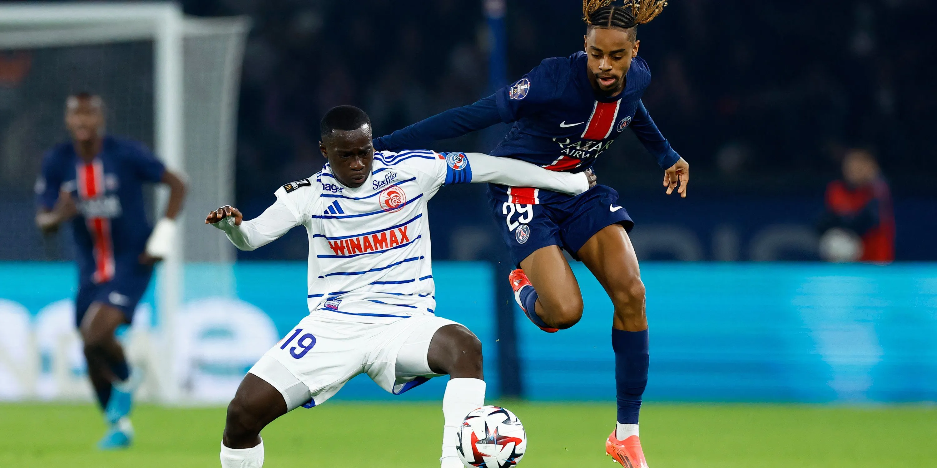Tiền vệ trẻ Habib Diarra trong màu áo Strasbourg thi đấu tại Ligue 1