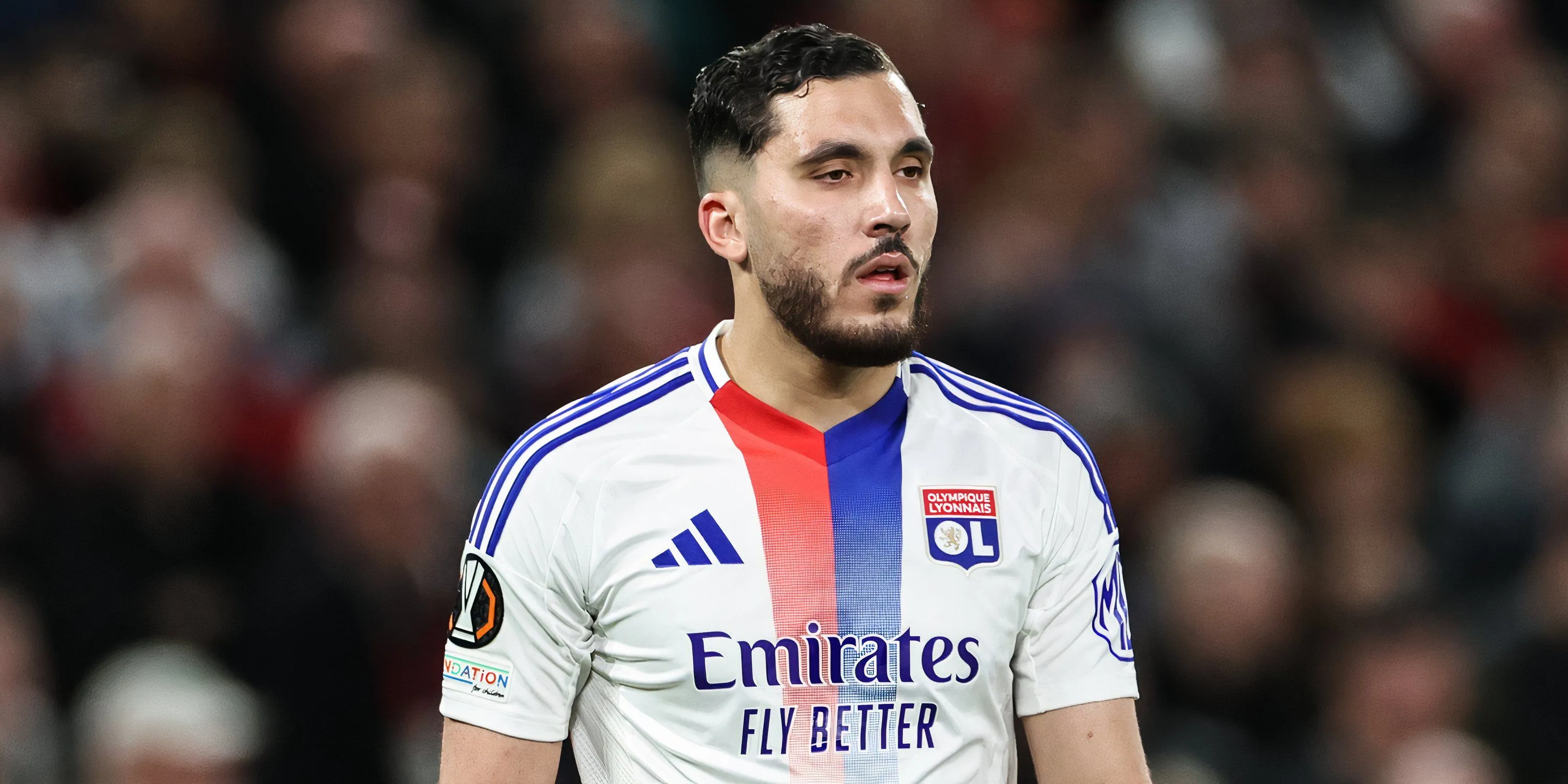 Tiền vệ trẻ Rayan Cherki trong màu áo CLB Lyon thi đấu tại Ligue 1