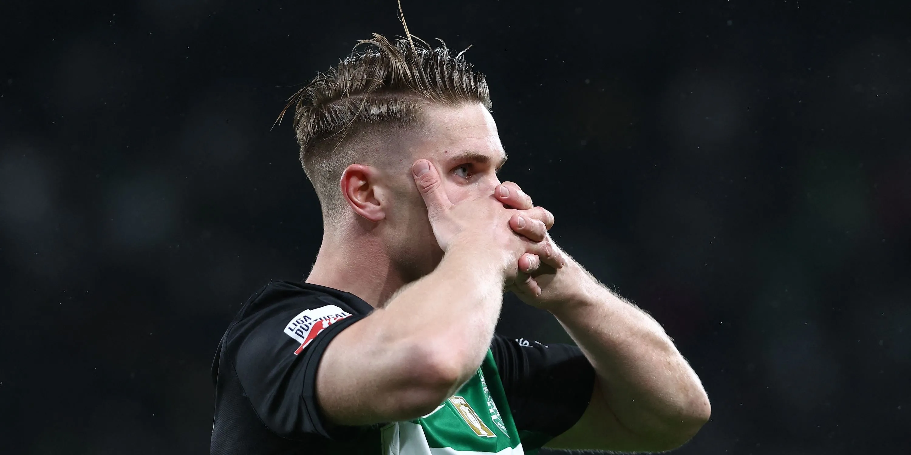 Viktor Gyokeres của Sporting CP ăn mừng bàn thắng thứ ba