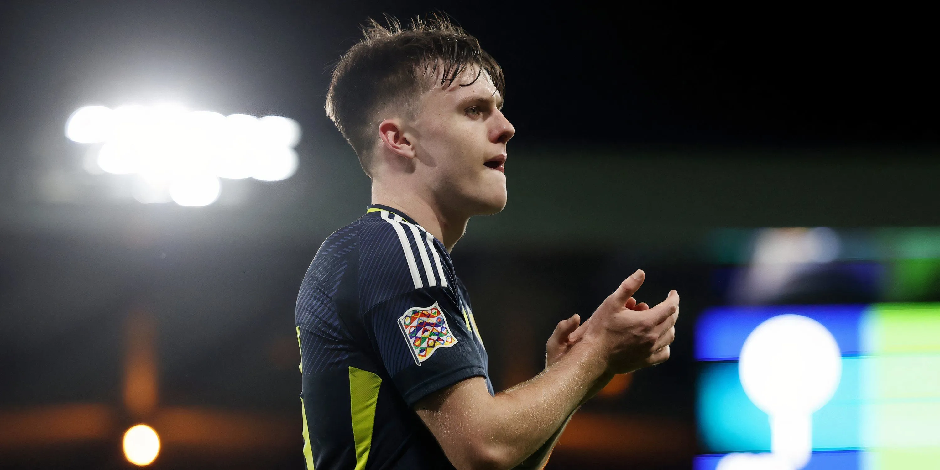 Cầu thủ trẻ Ben Doak trong màu áo đội tuyển Scotland, mục tiêu tiềm năng của Everton trong kỳ chuyển nhượng