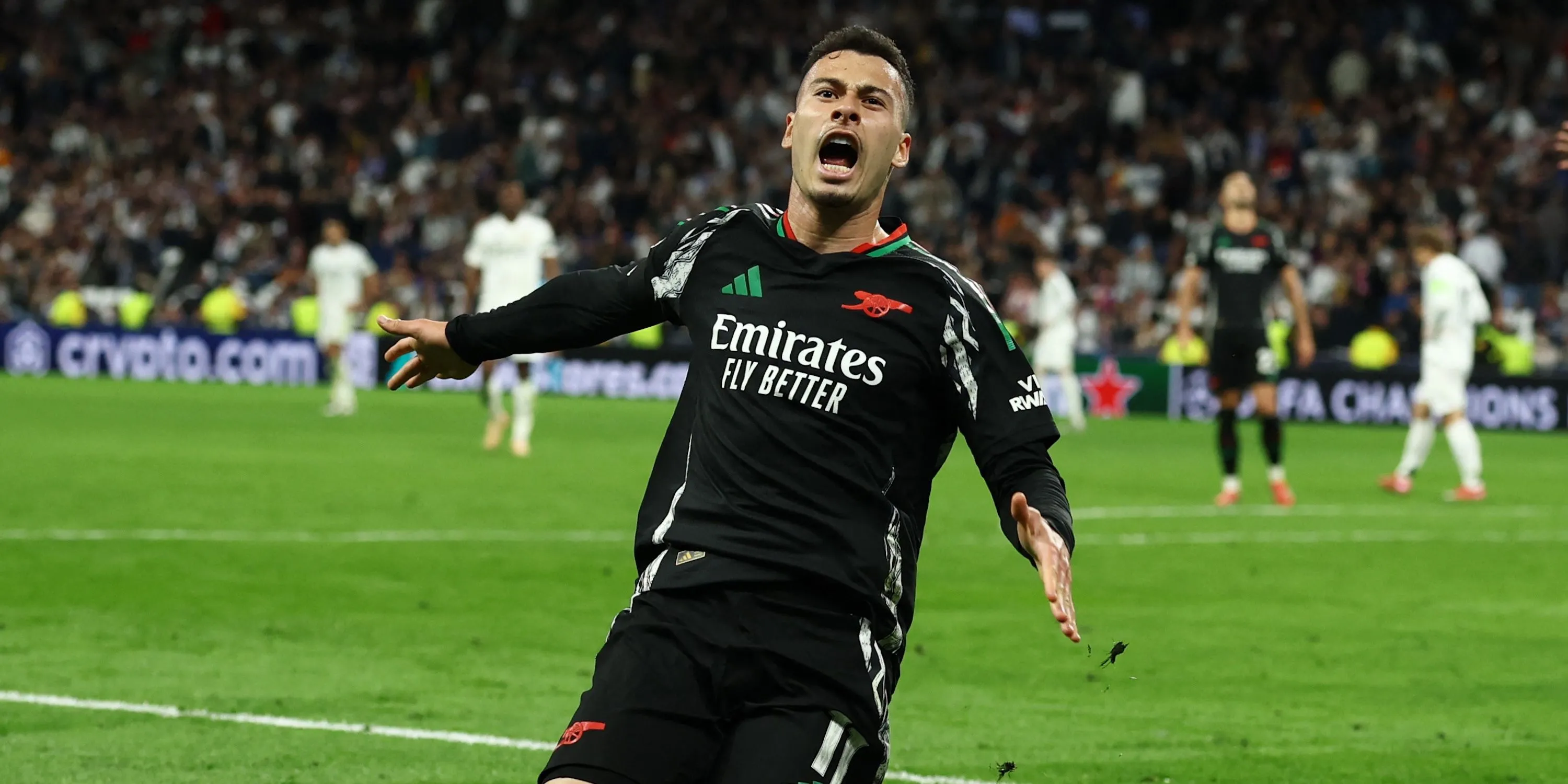Gabriel Martinelli ăn mừng bàn thắng cho Arsenal