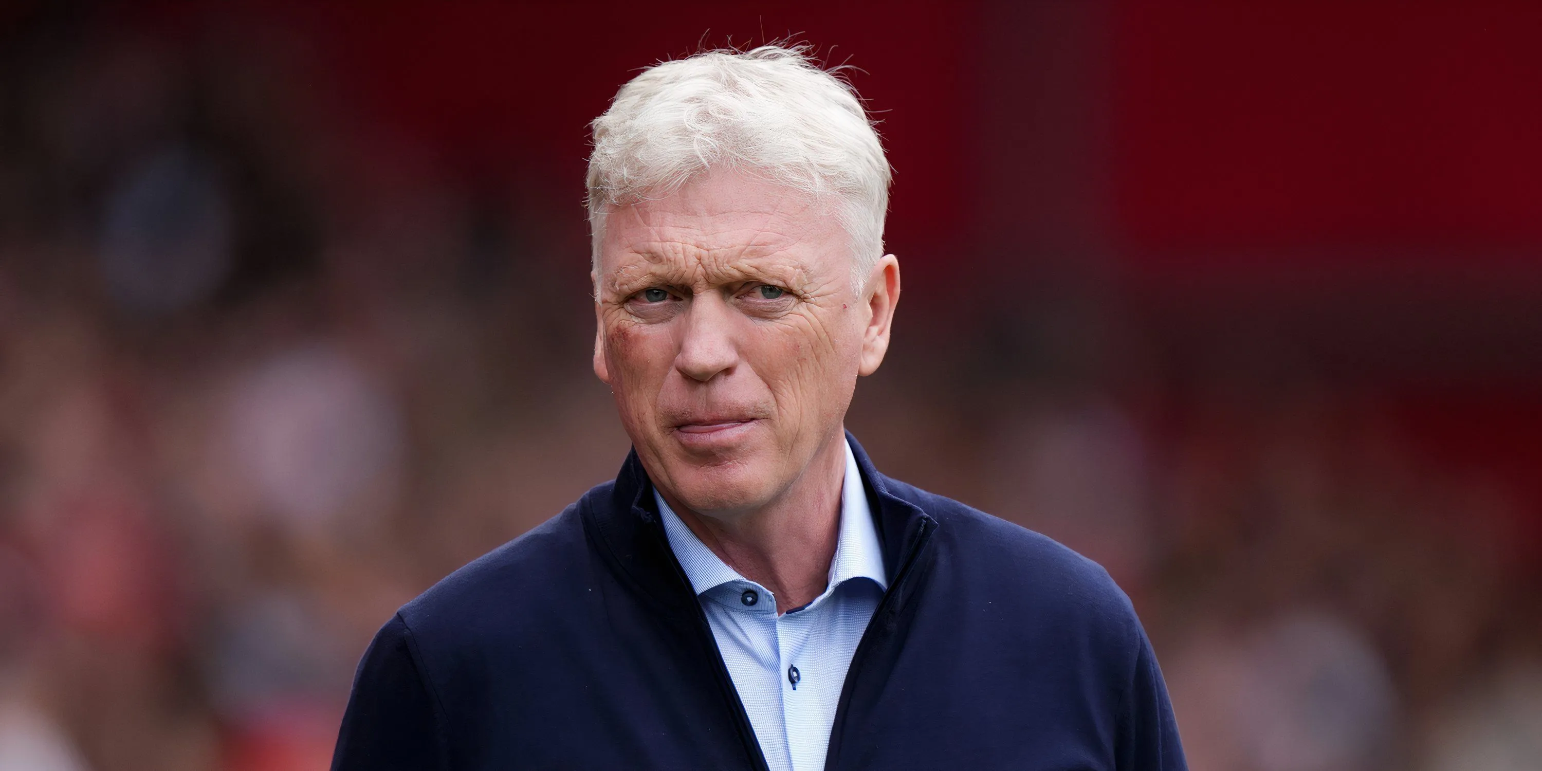 HLV David Moyes chỉ đạo trên sân