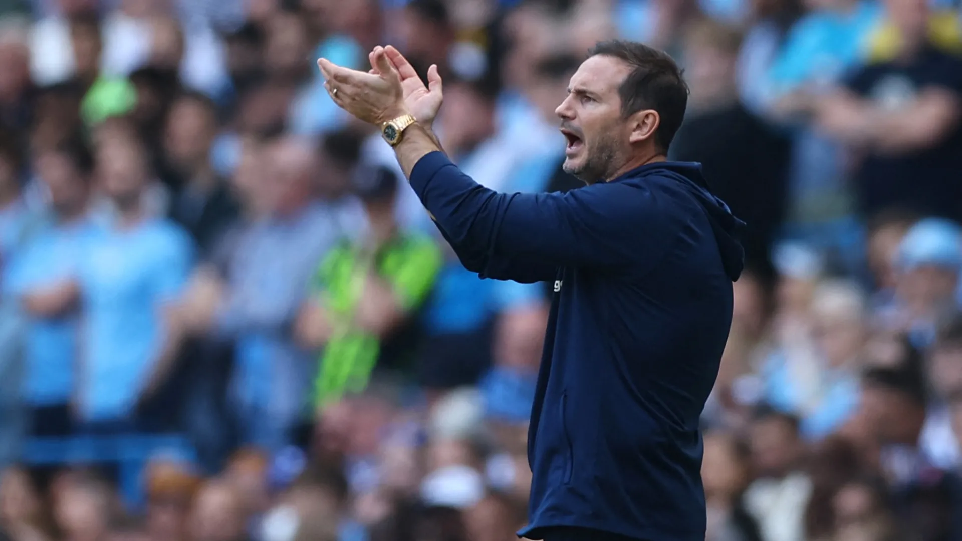 Huấn luyện viên Frank Lampard chỉ đạo trận đấu
