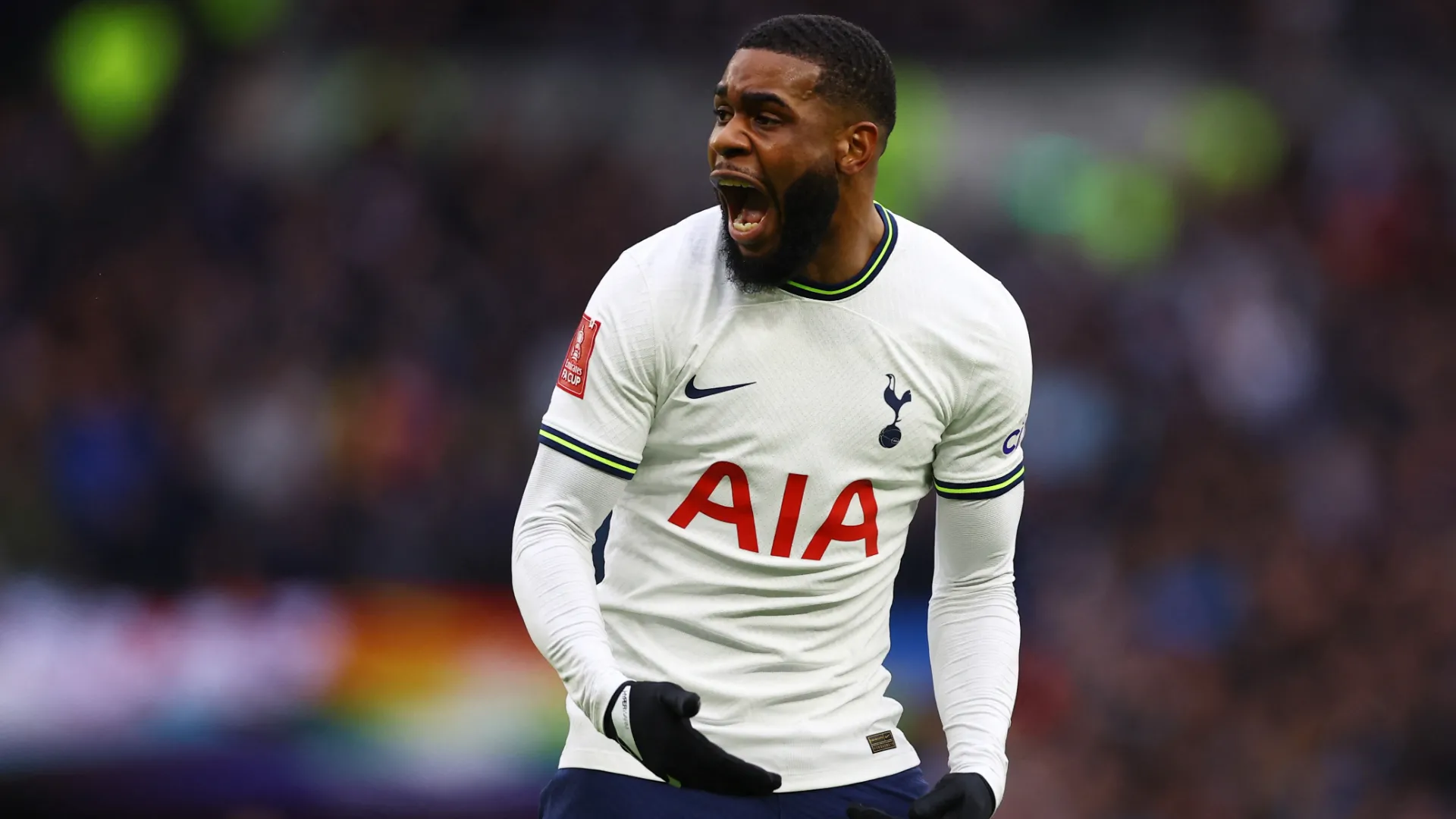 Japhet Tanganga trong màu áo Tottenham Hotspur thời còn thi đấu ở Premier League