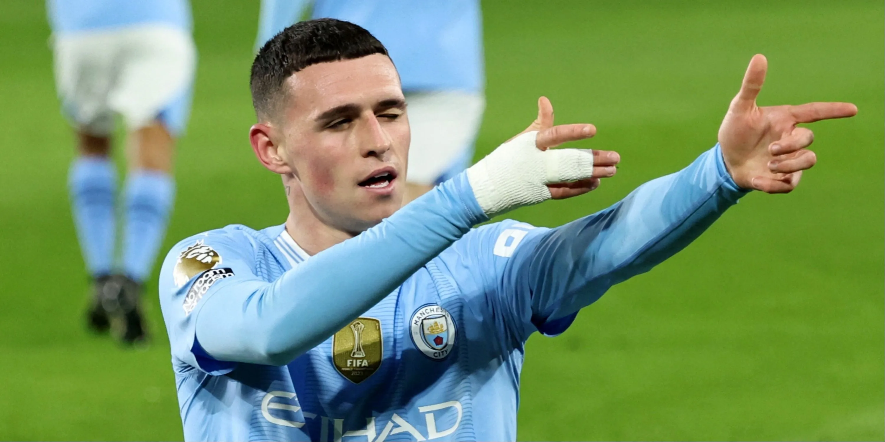 Phil Foden ăn mừng bàn thắng cho Manchester City