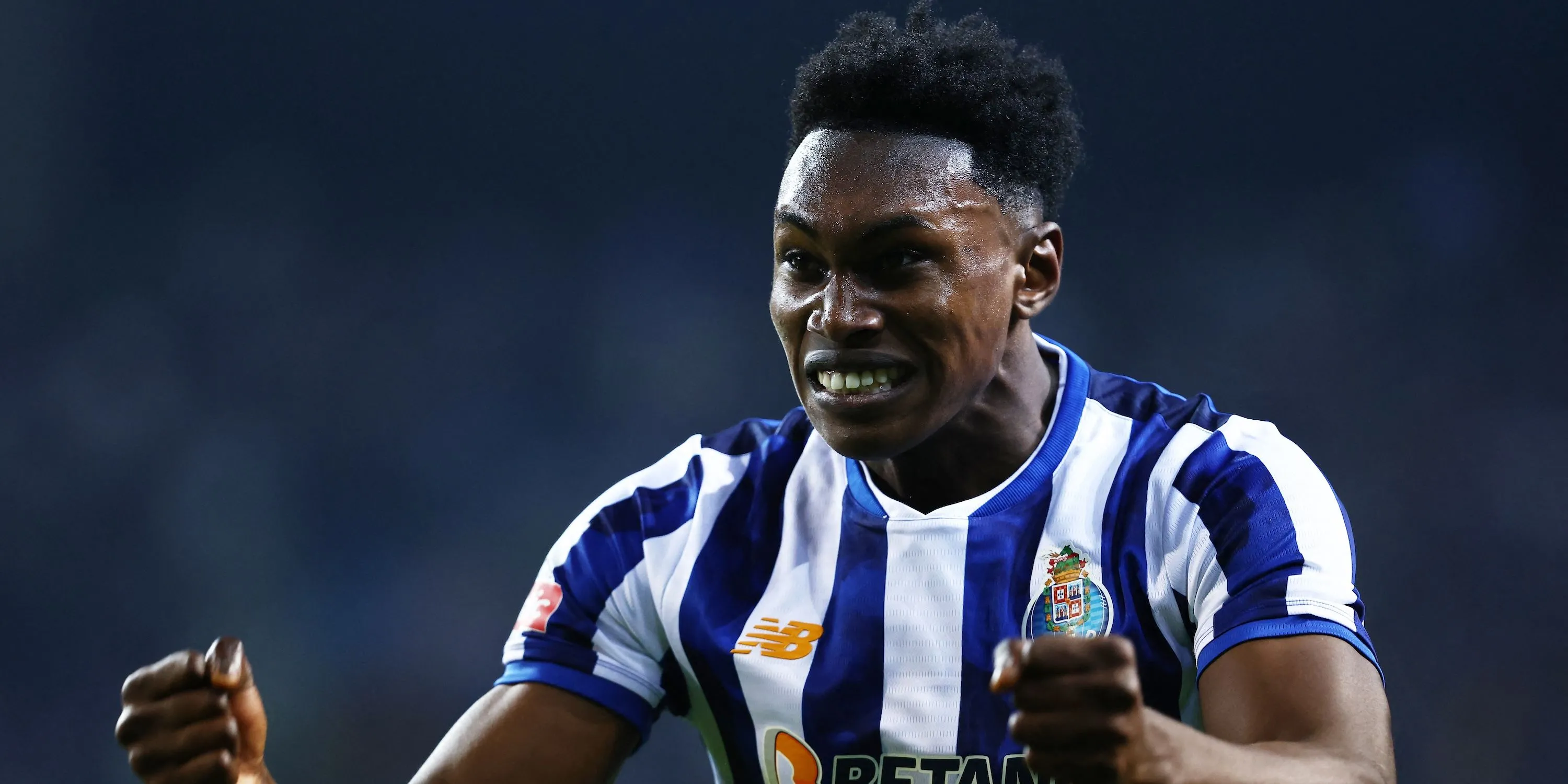 Samu Omorodion ăn mừng bàn thắng cho FC Porto