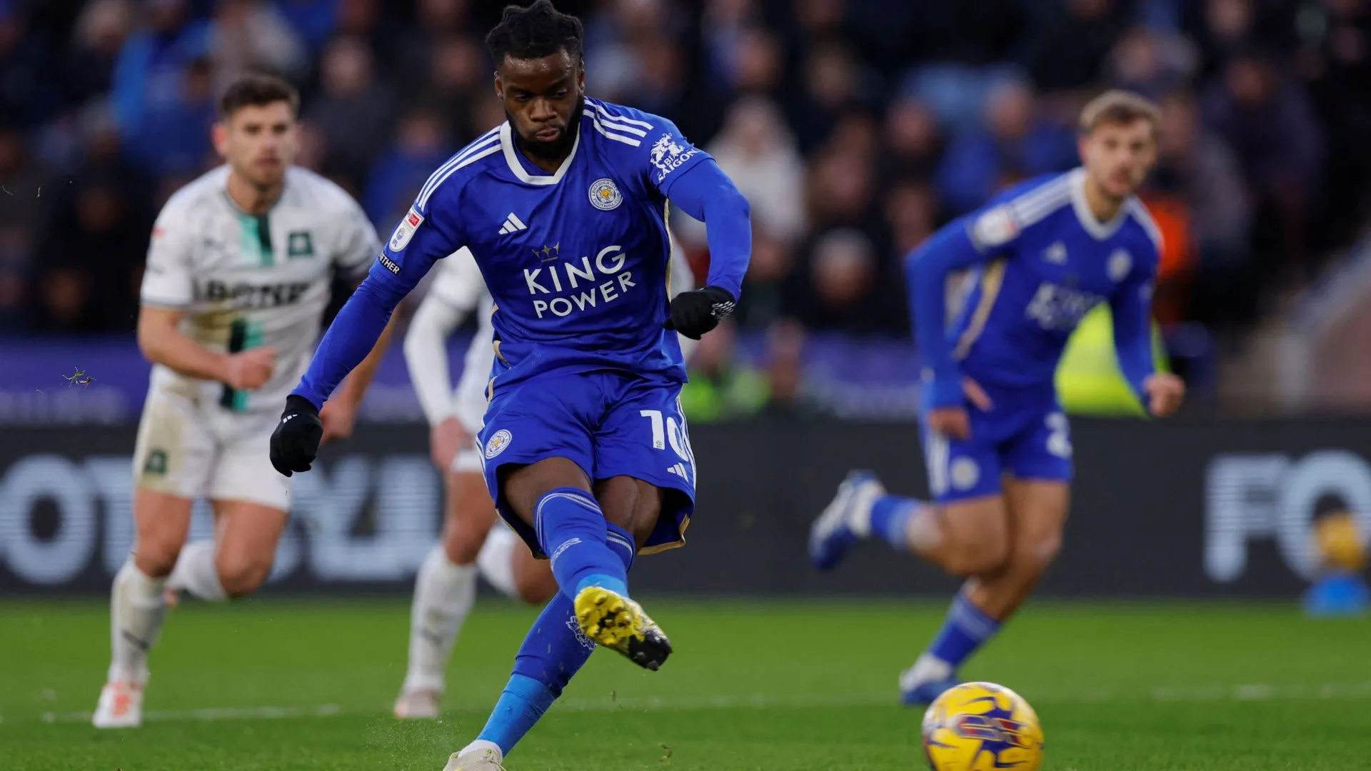 Stephy Mavididi thi đấu cho Leicester City tại Championship