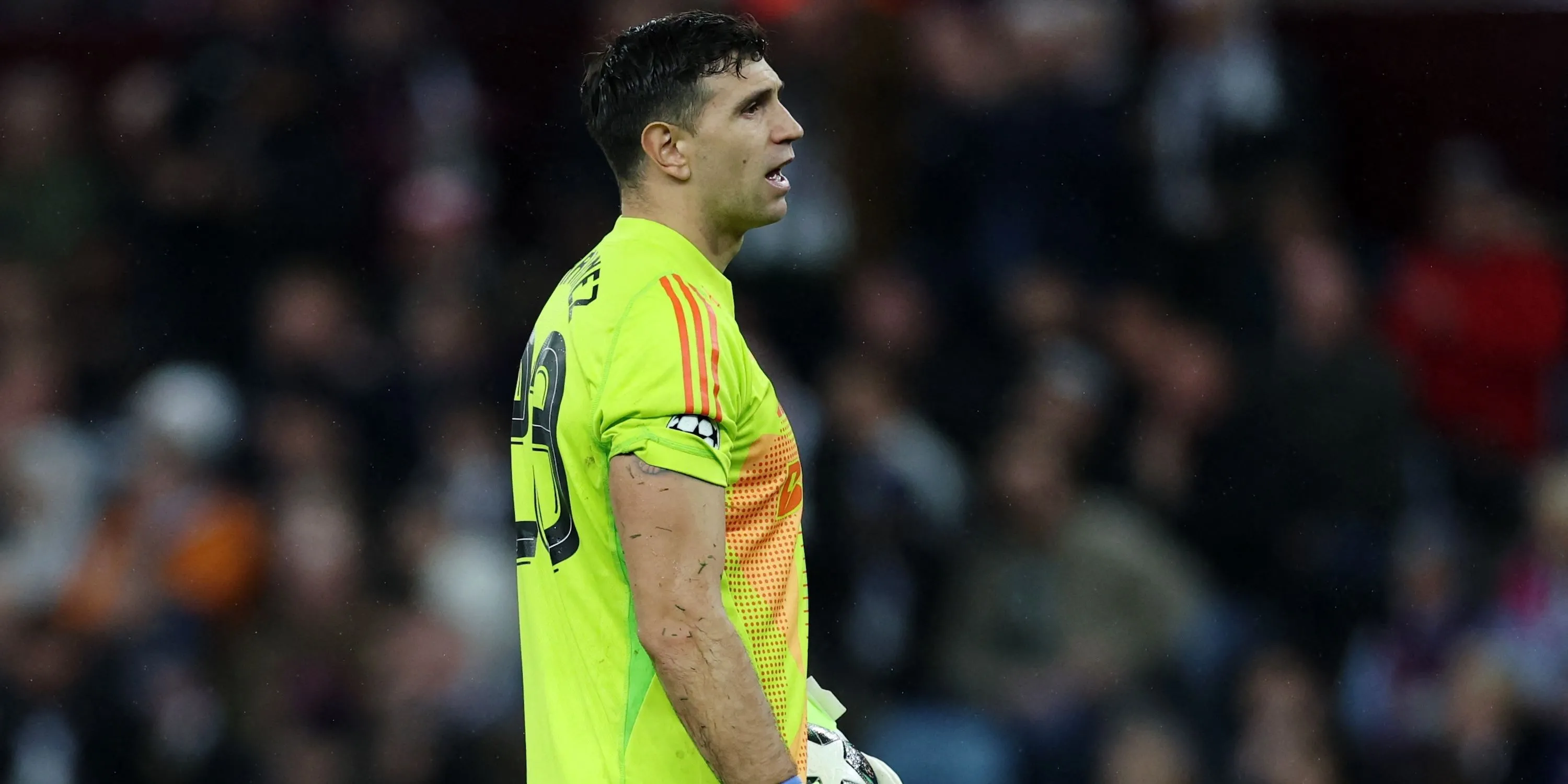 Thủ môn Emi Martinez trong màu áo Aston Villa